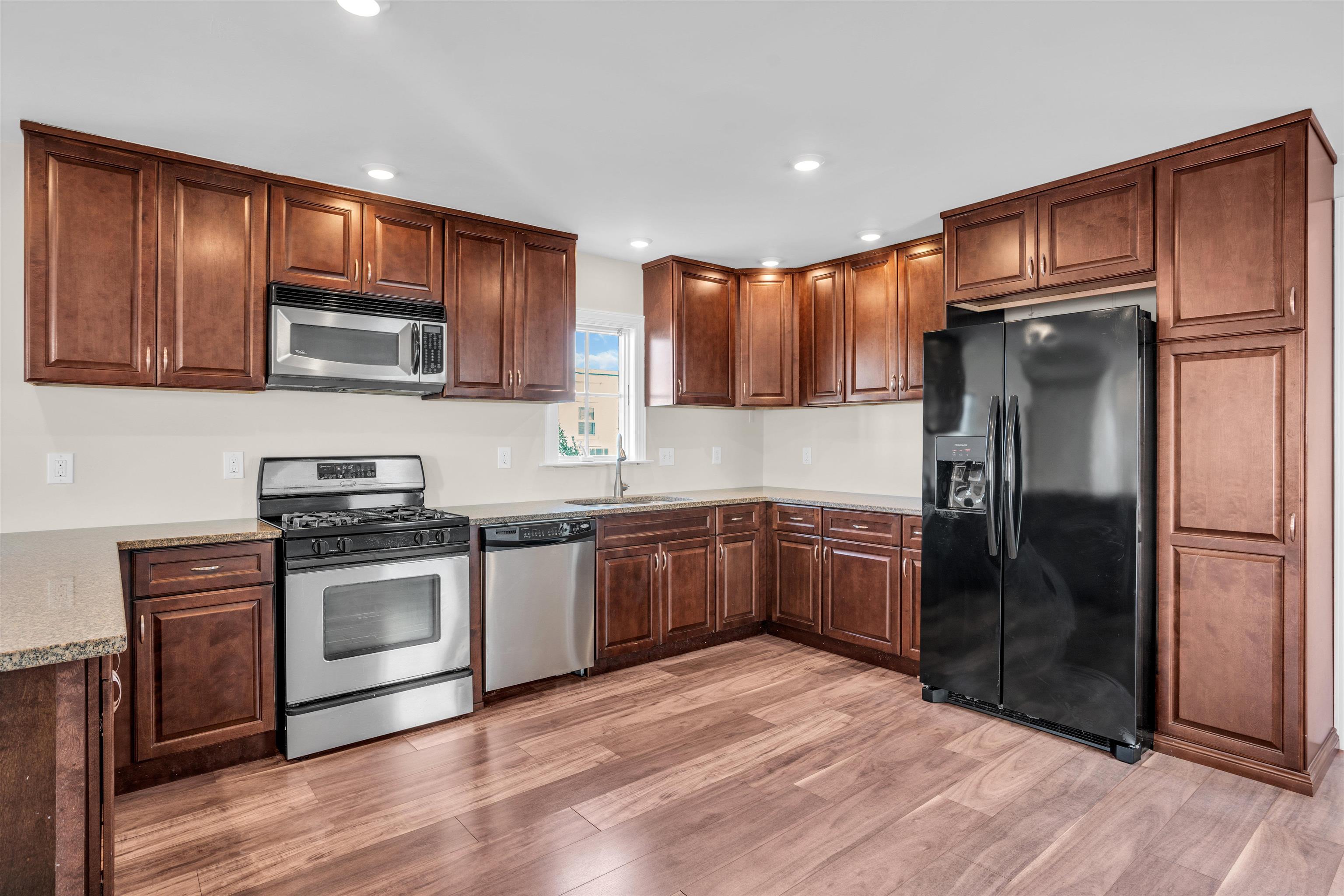 113 W Roberts Avenue