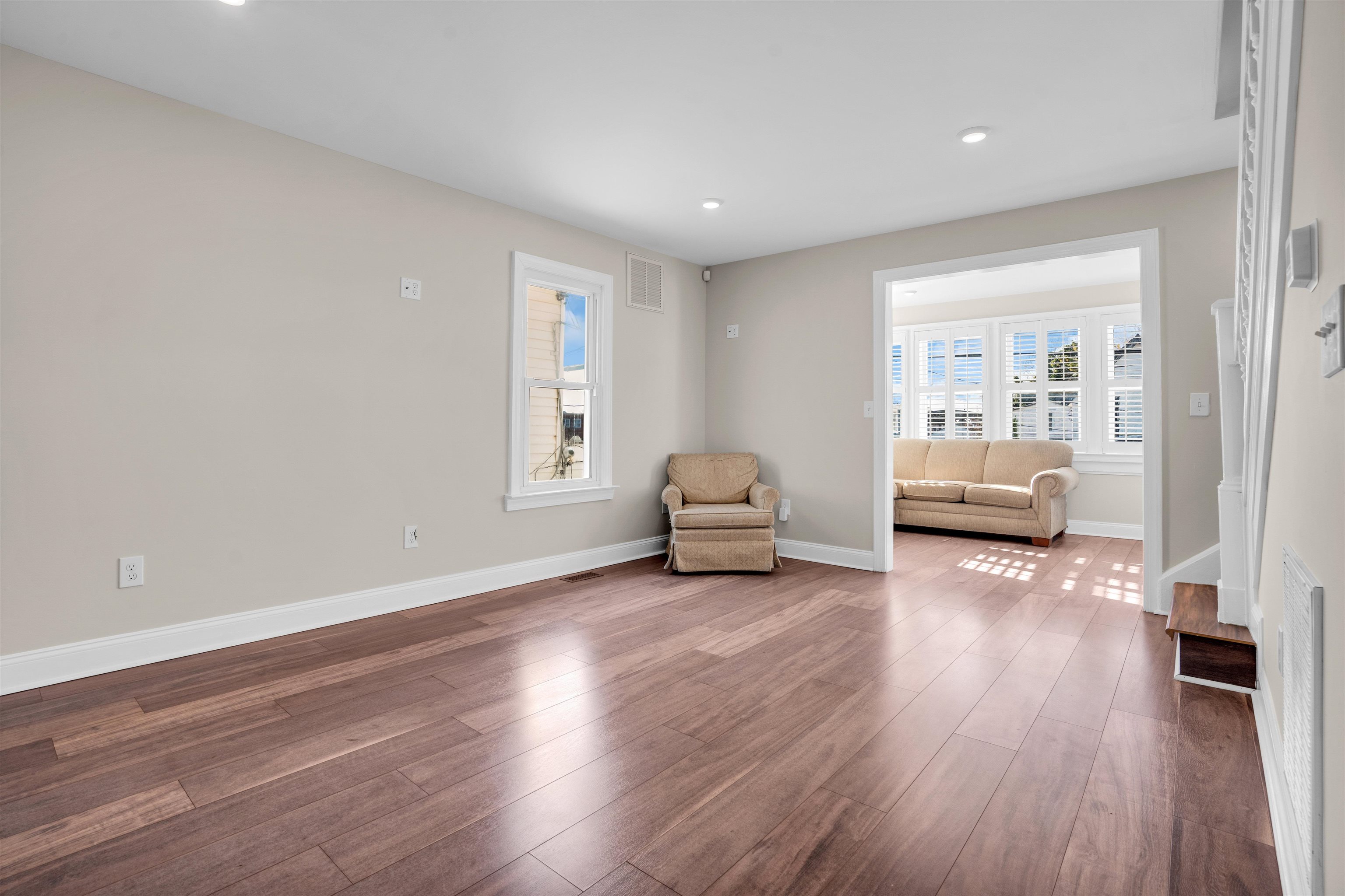 113 W Roberts Avenue