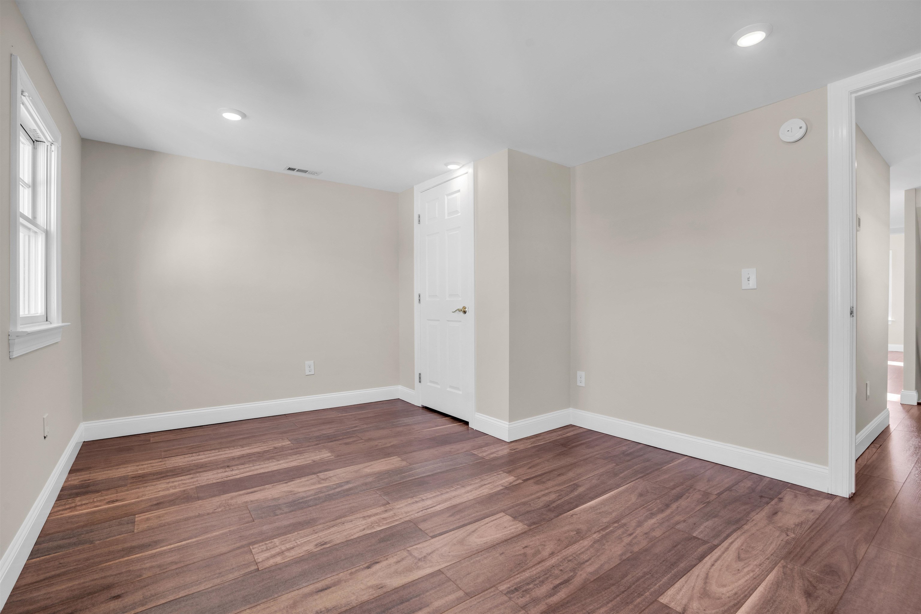 113 W Roberts Avenue