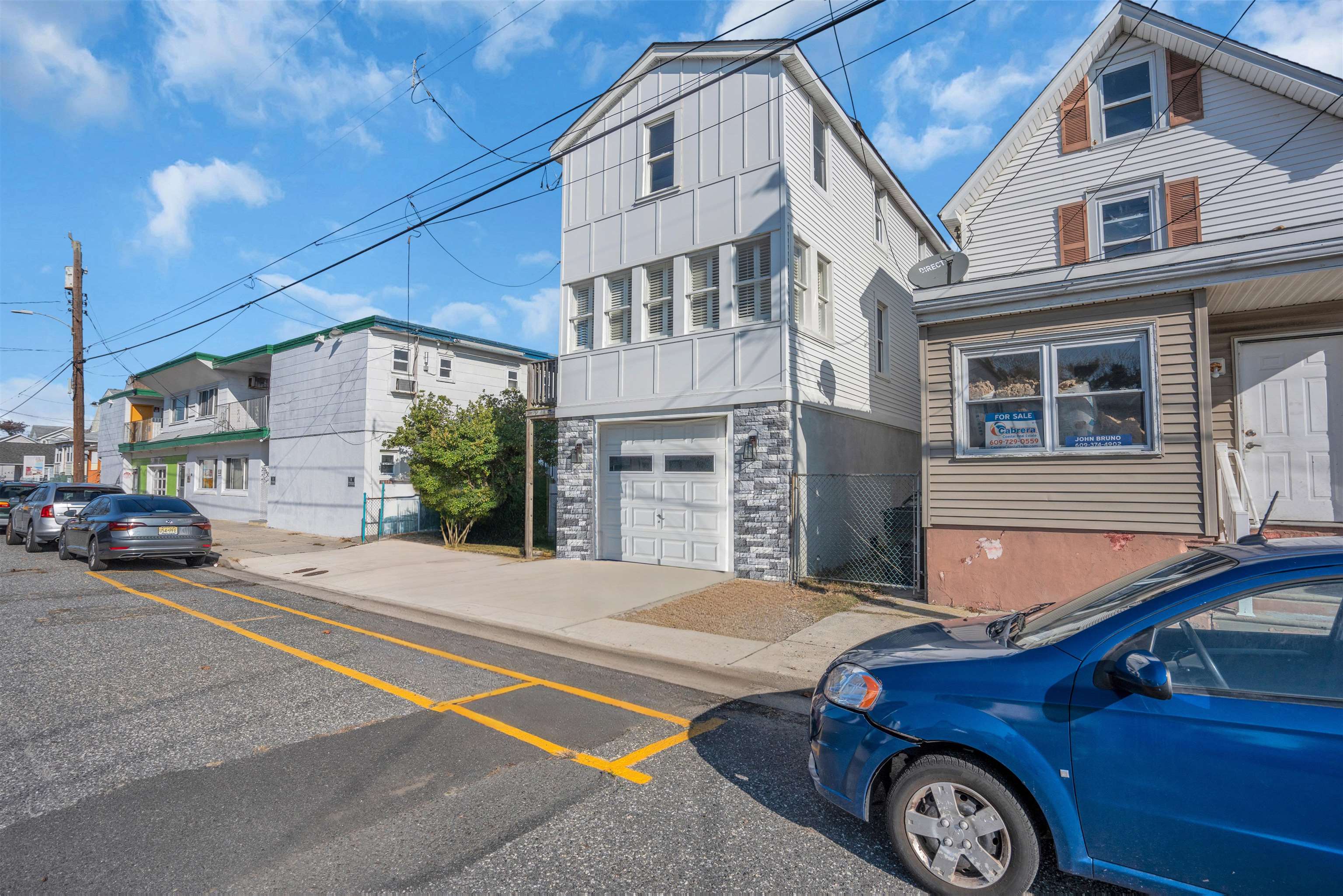 113 W Roberts Avenue