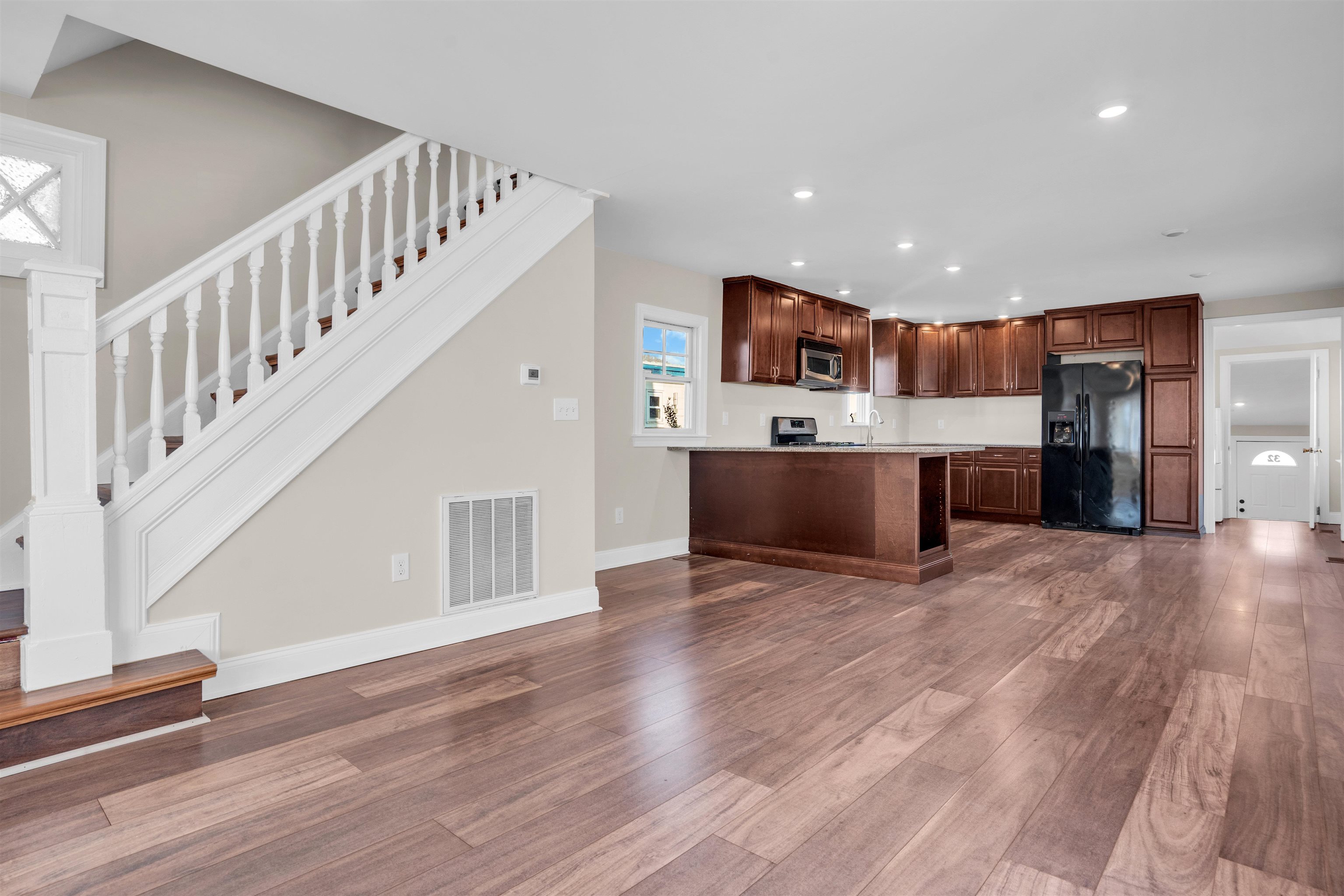 113 W Roberts Avenue