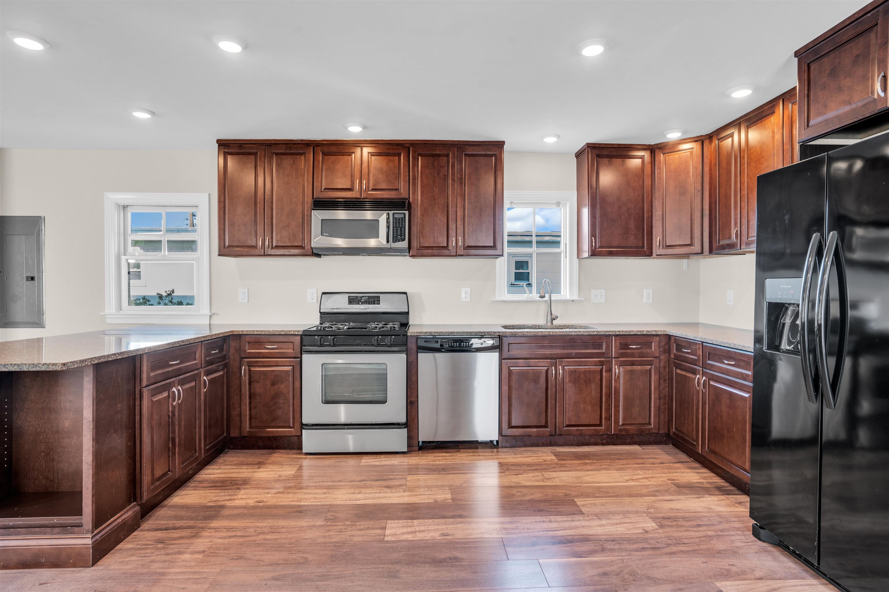 113 W Roberts Avenue