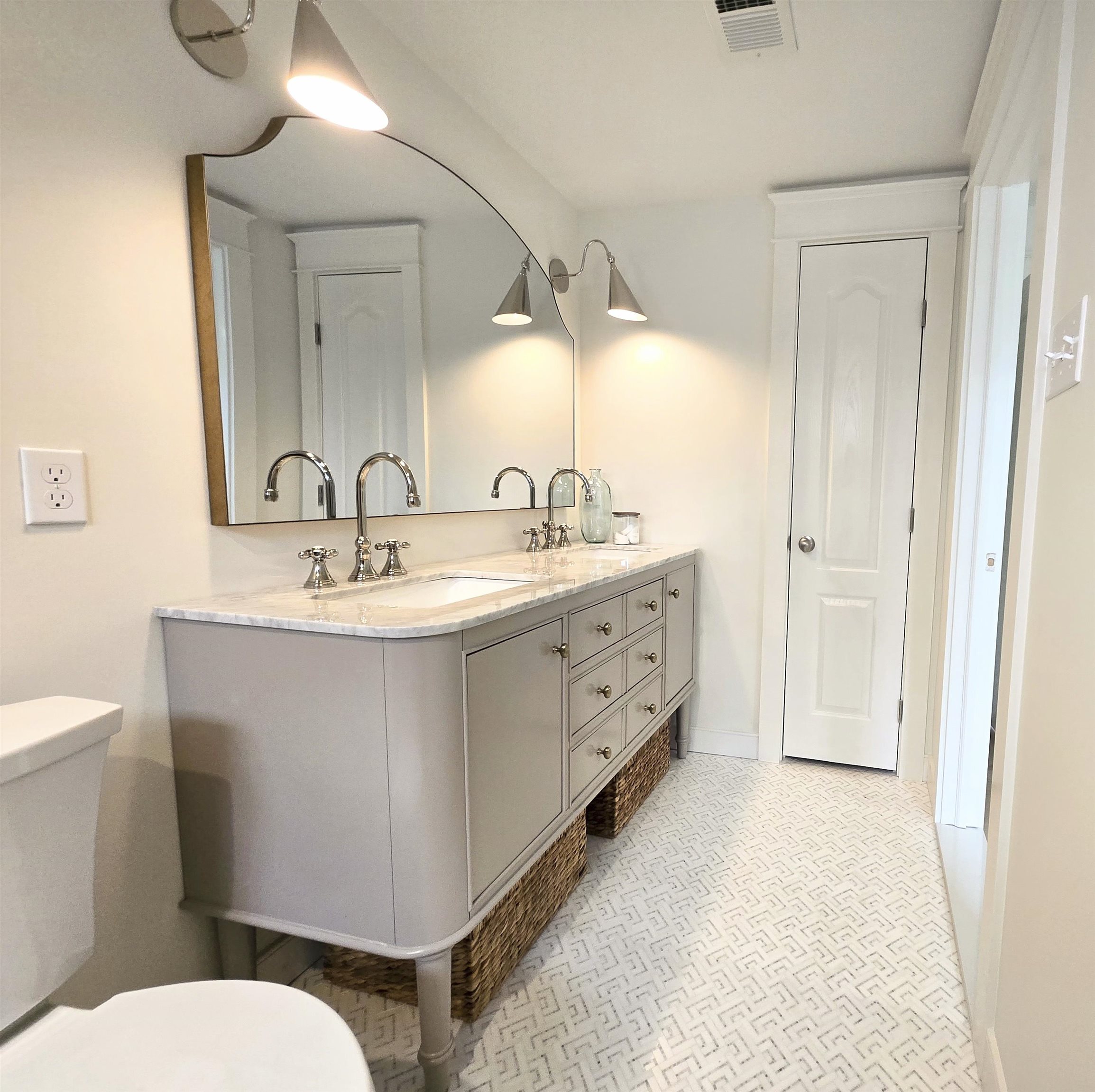 1203 Rosehill Parkway