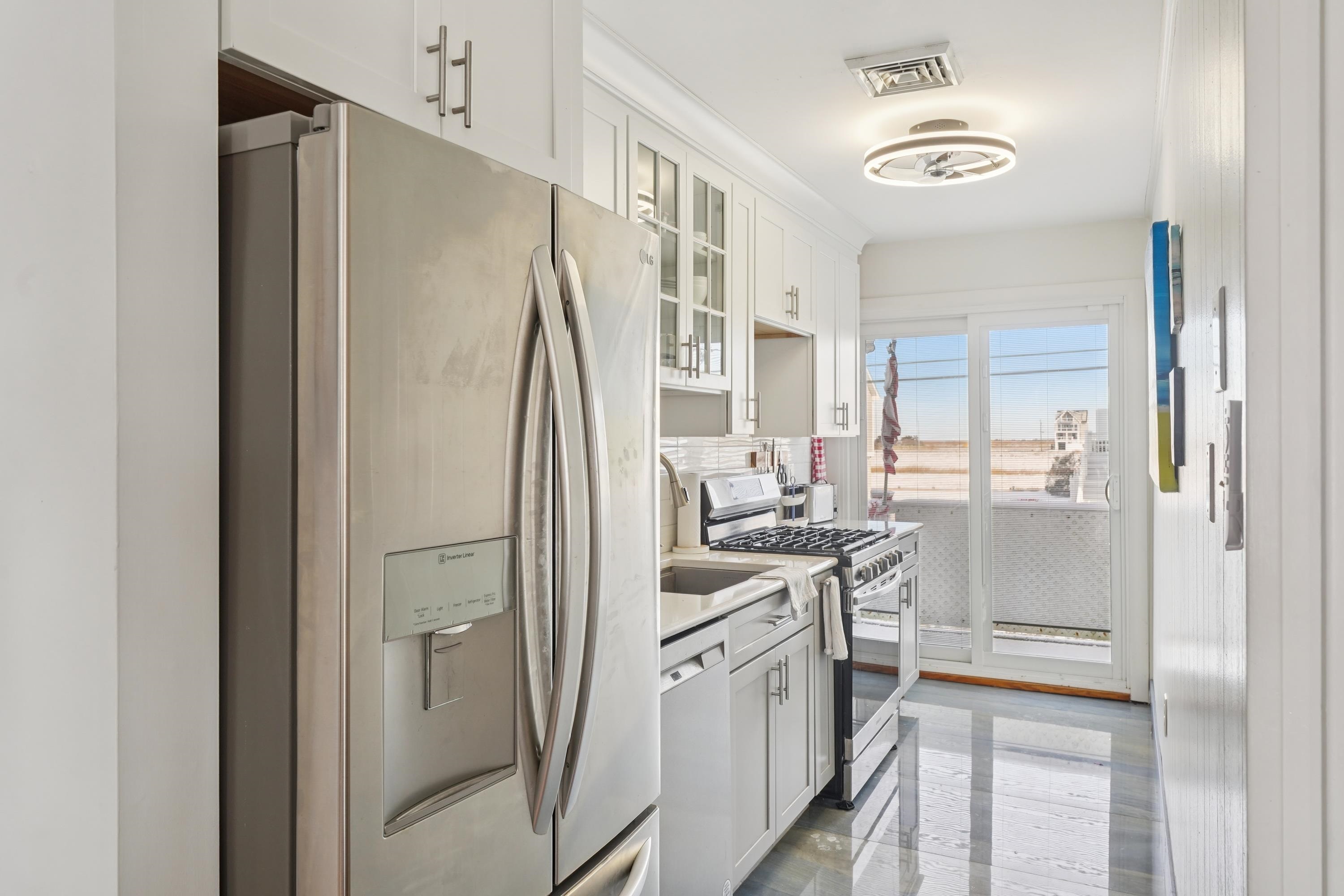 118 2nd Street, East Side