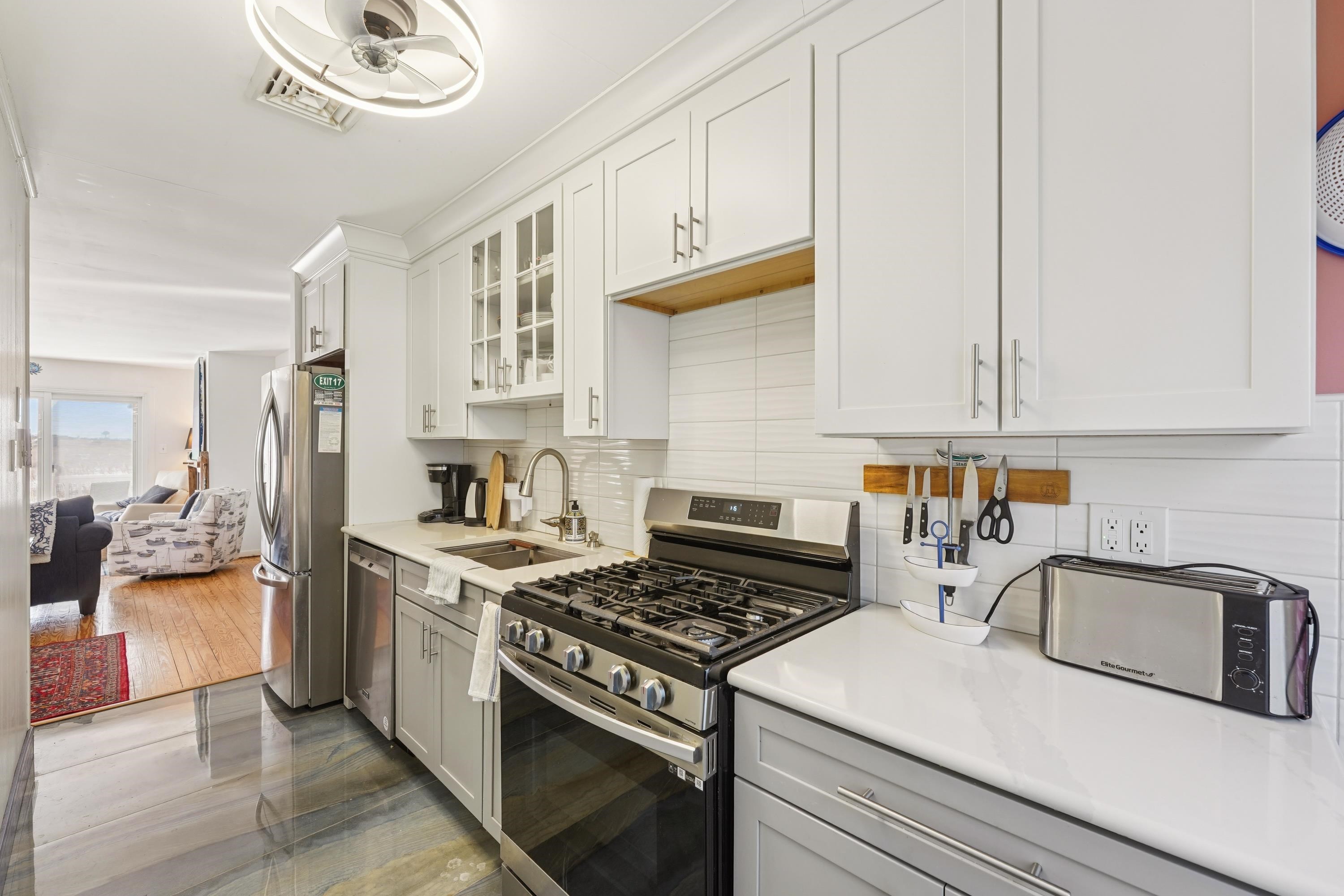 118 2nd Street, East Side