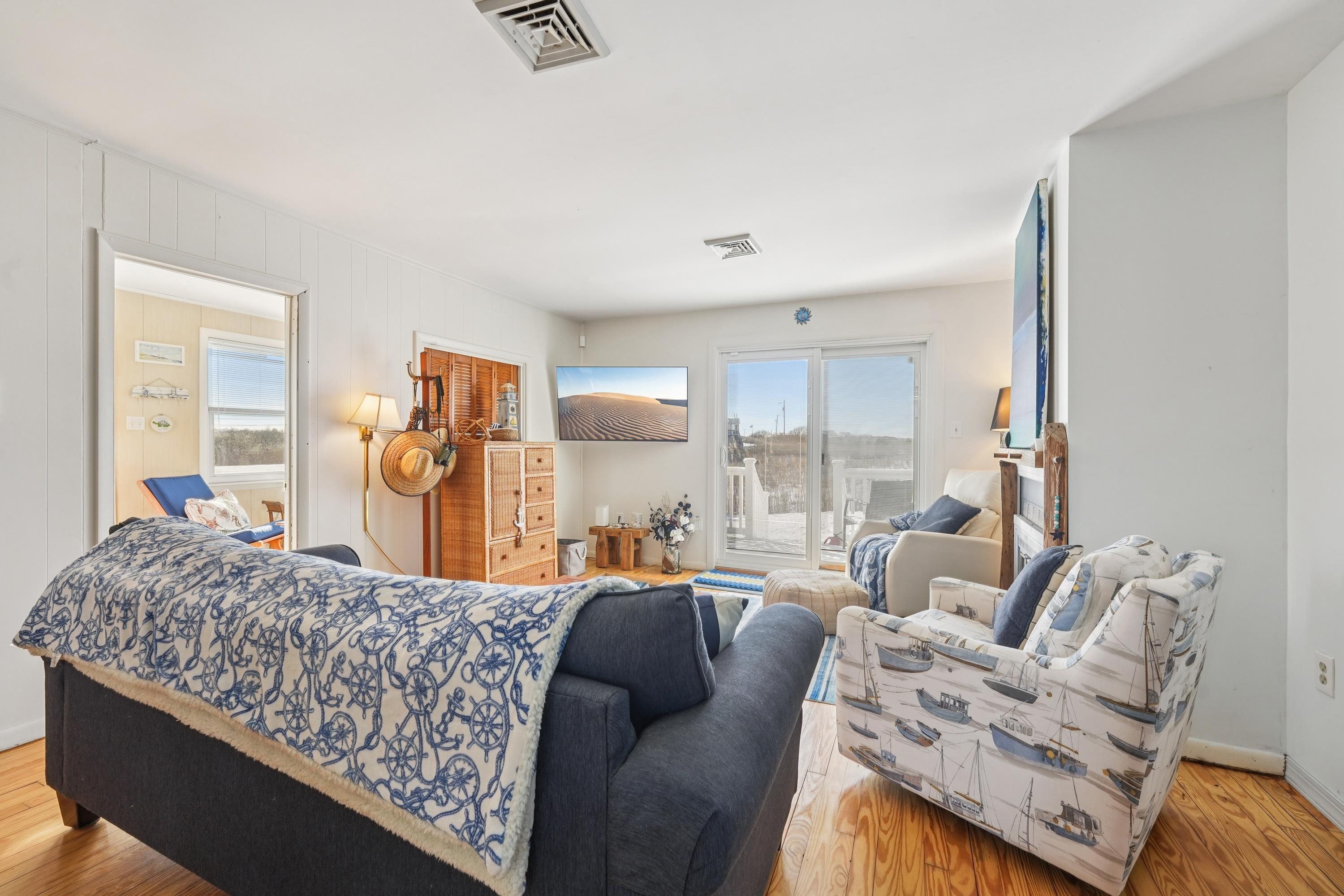 118 2nd Street, East Side