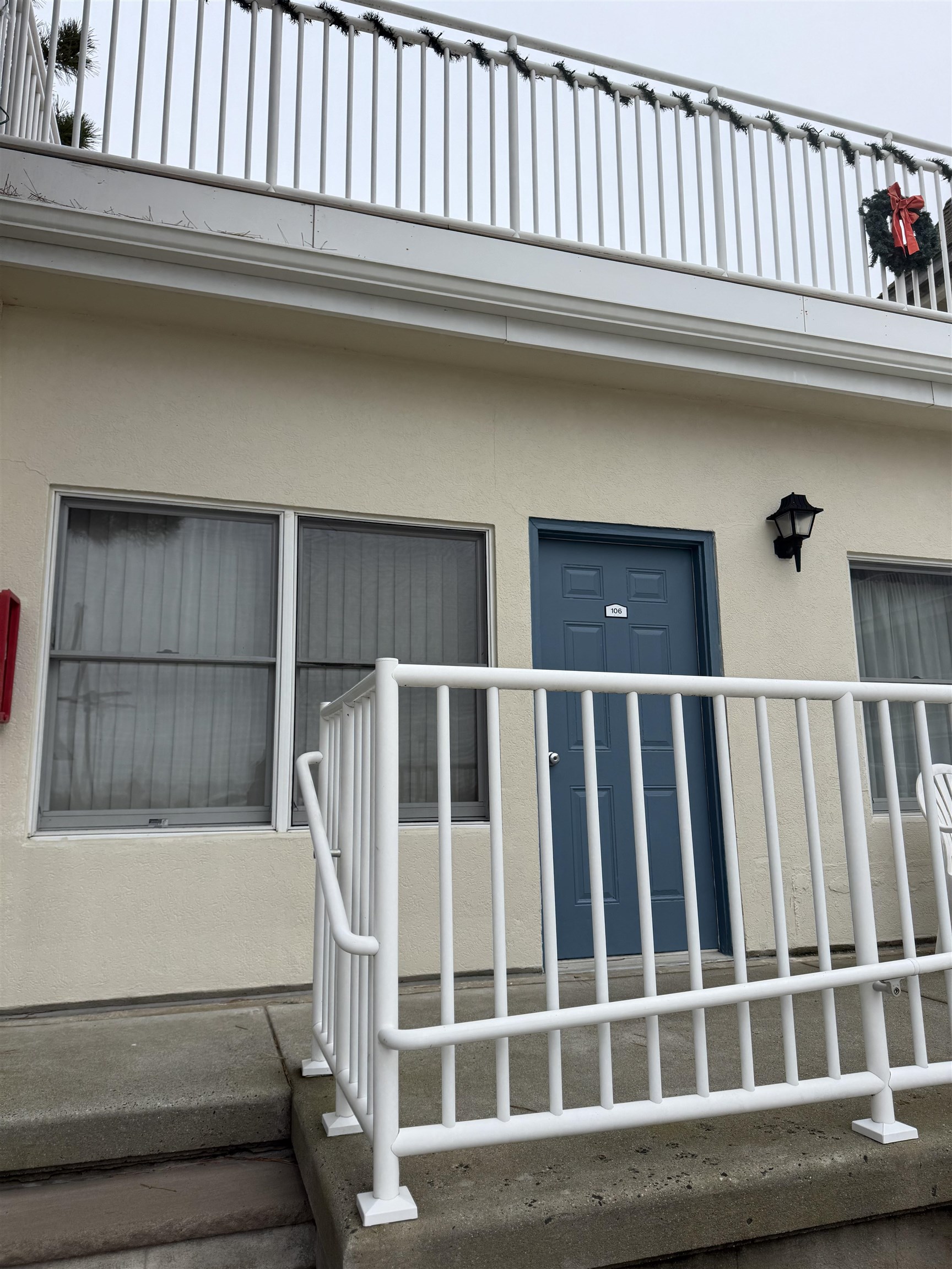 217 Beach Avenue - Picture 2