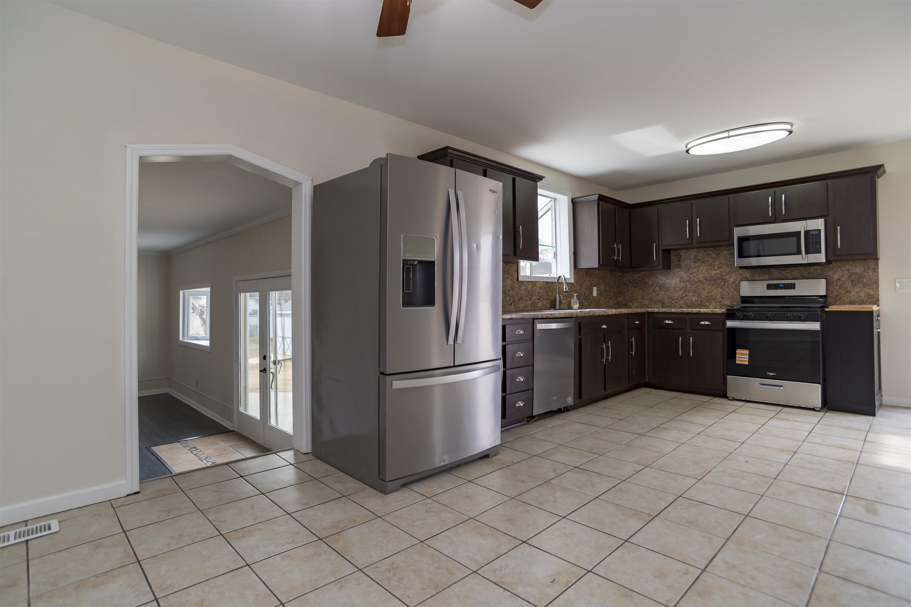 2427 Buttonwood Lane