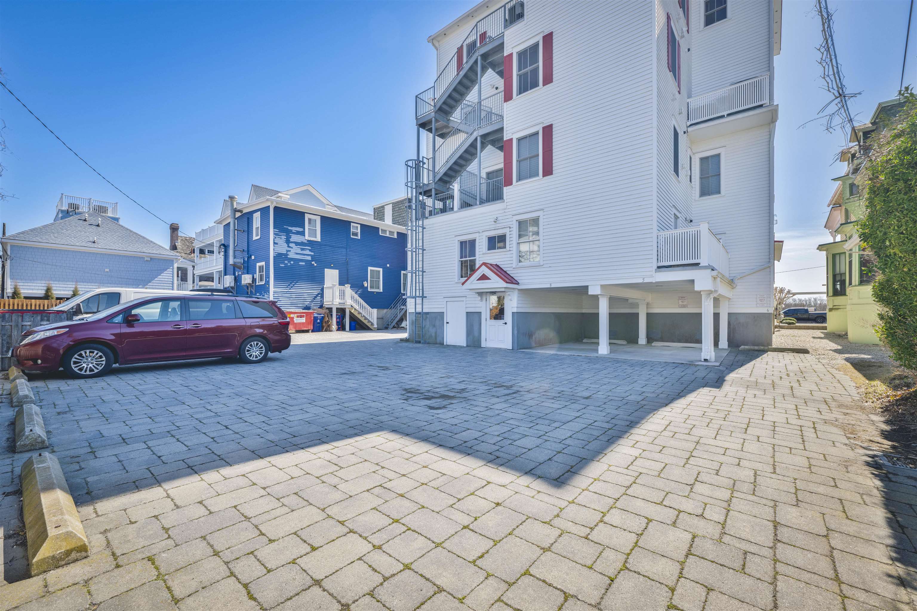 927 Beach Ave - Picture 17