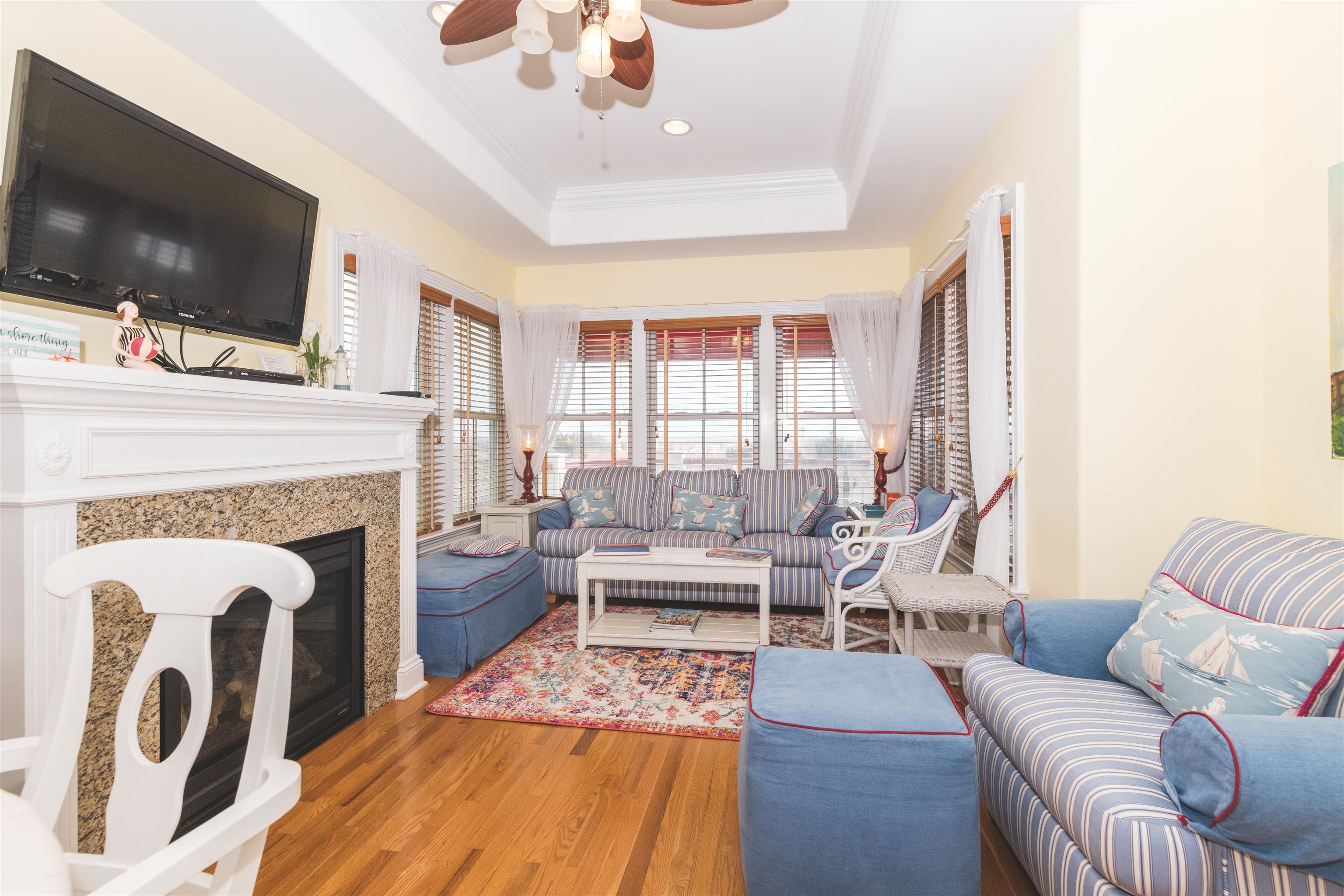 927 Beach Ave - Picture 5