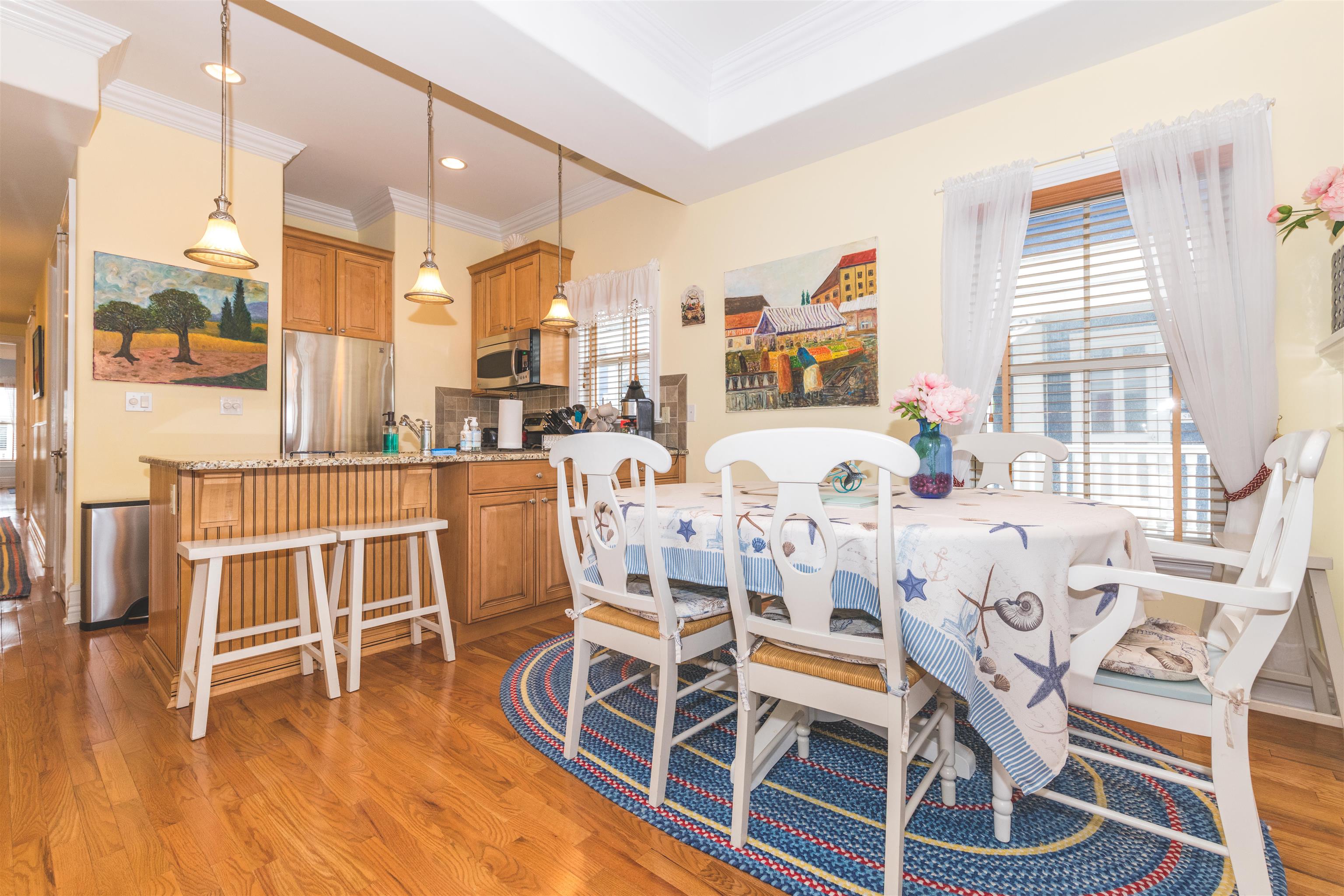 927 Beach Ave - Picture 6