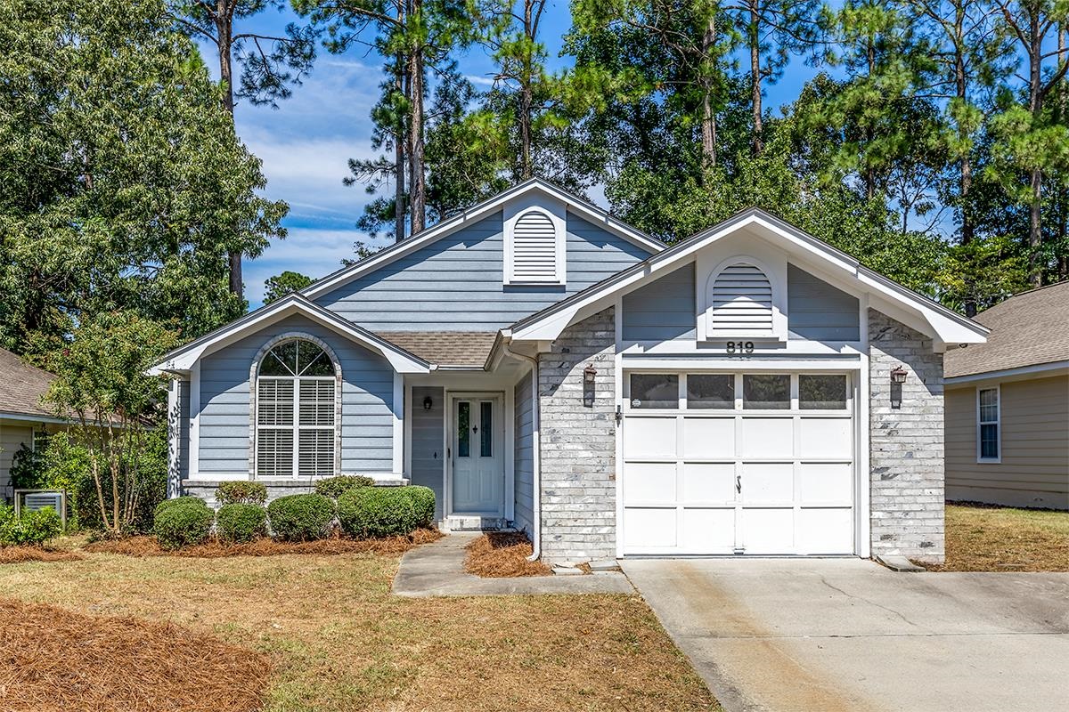 819 Knoll Dr. Little River, SC 29566