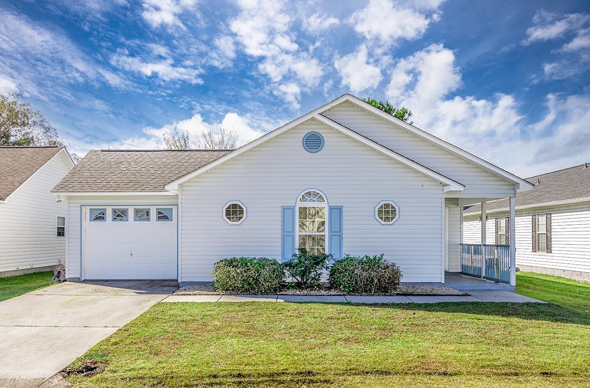 1002 Autumn Dr. Murrells Inlet, SC 29576