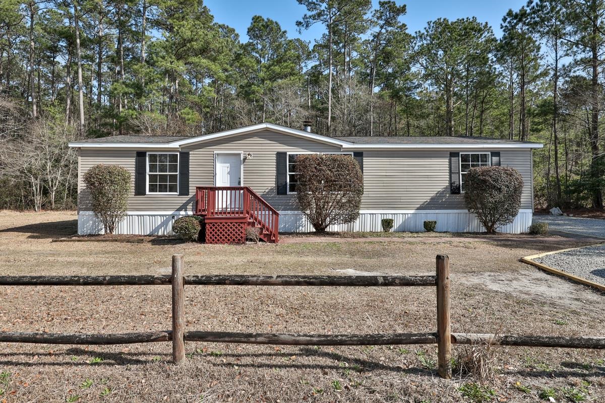 2115 Vaught Ridge Rd. Longs, SC 29568