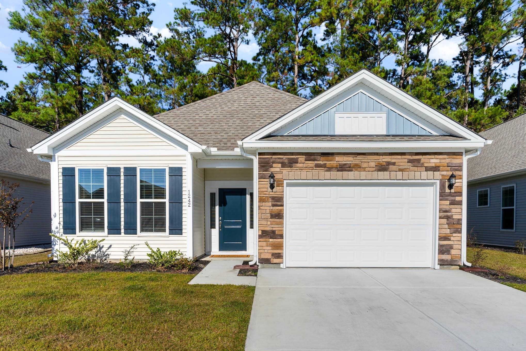 1242 Pyxie Moss Dr. Little River, SC 29566