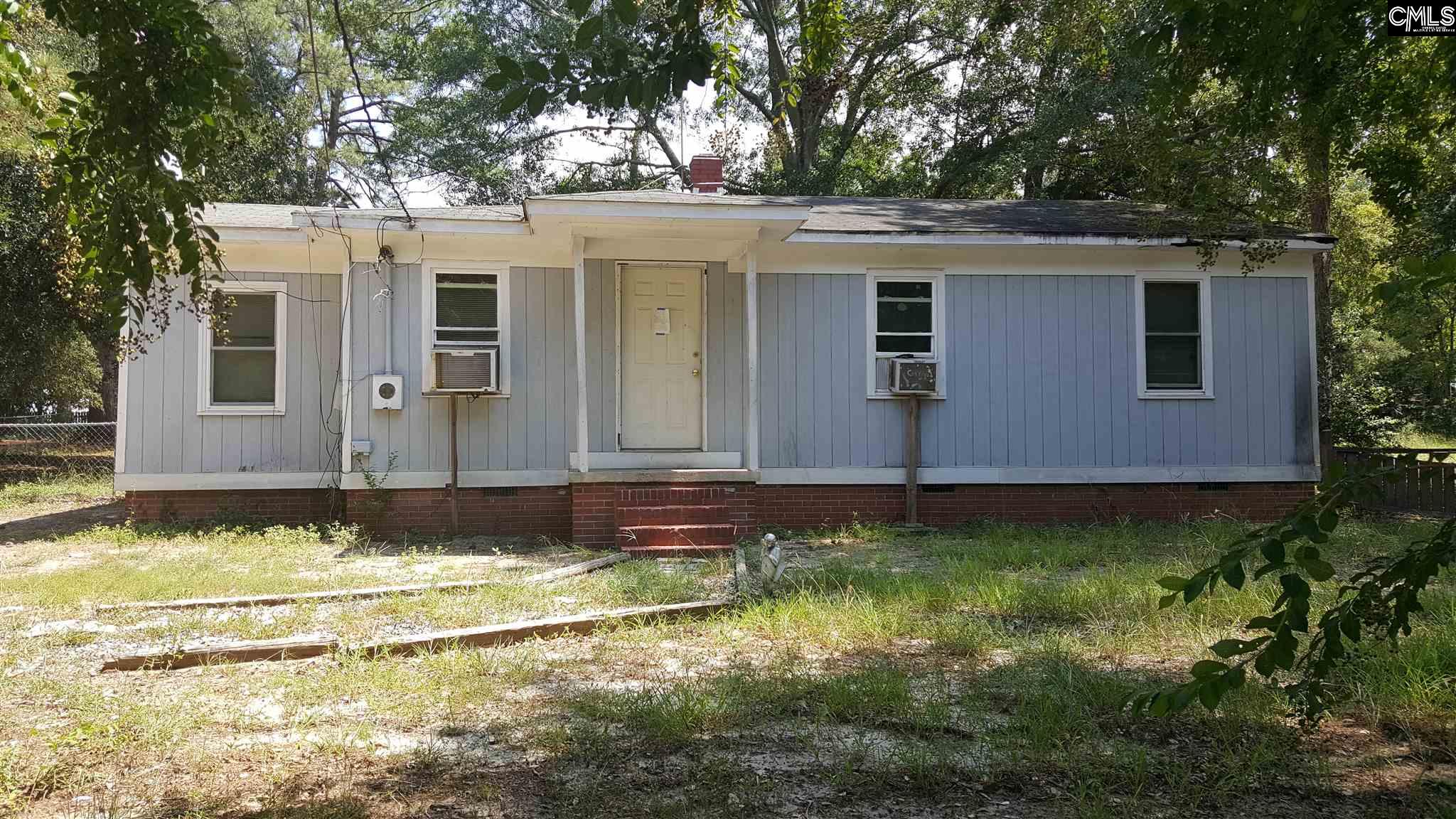1526 Lewis Camden, SC 29020