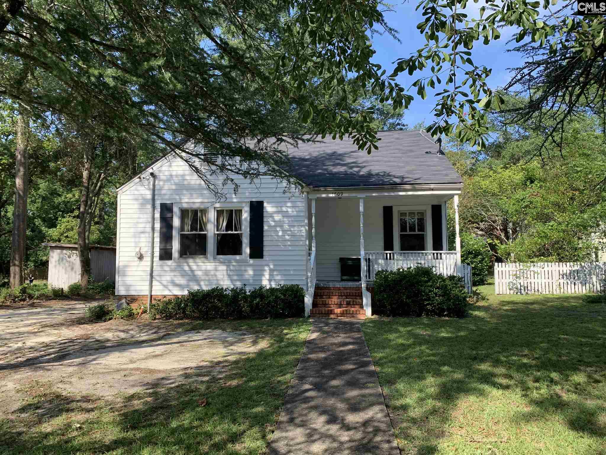 1609 Lakeview Camden, SC 29020