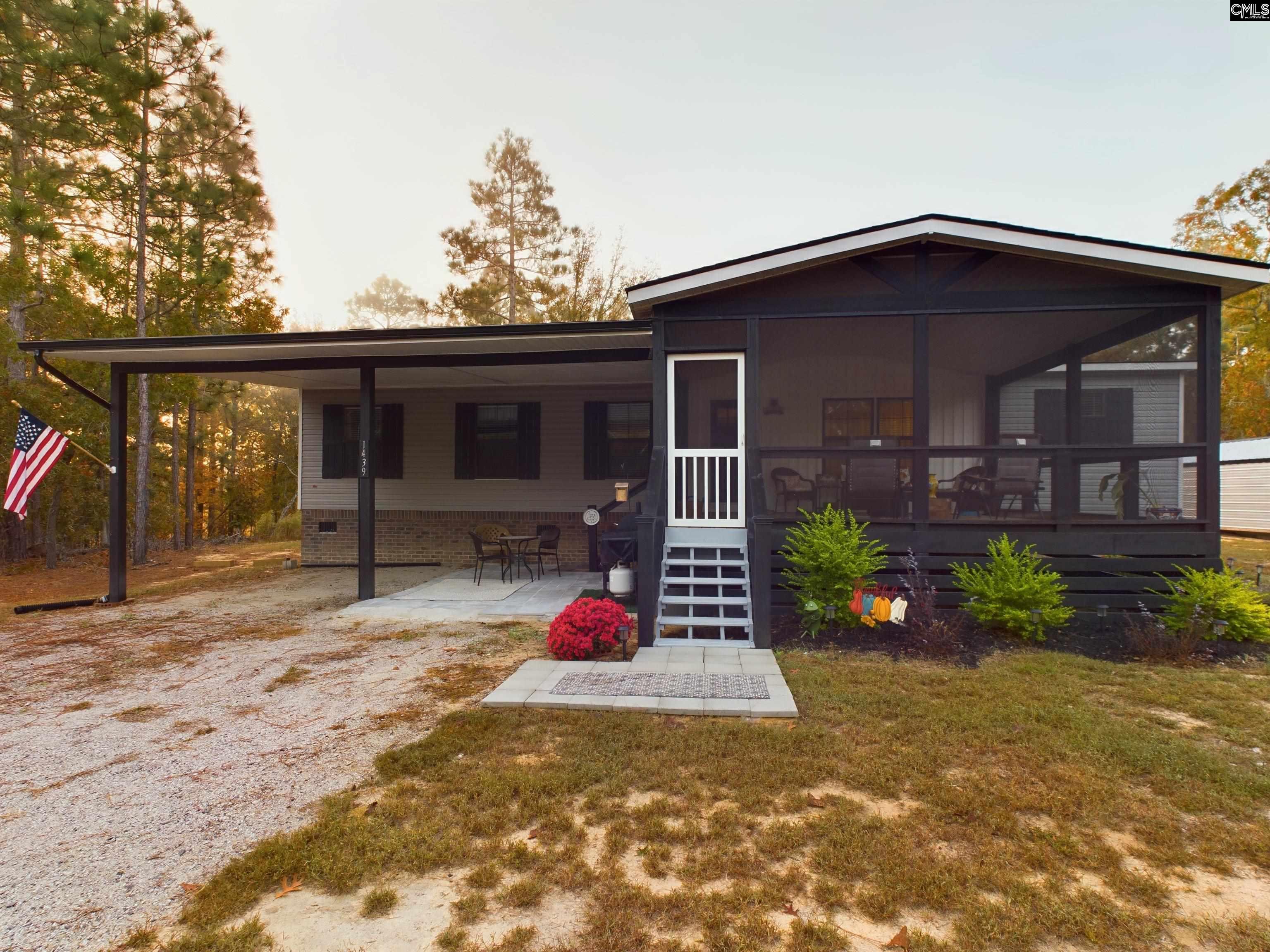 1439 Robinson Town Road Cassatt, SC 29032