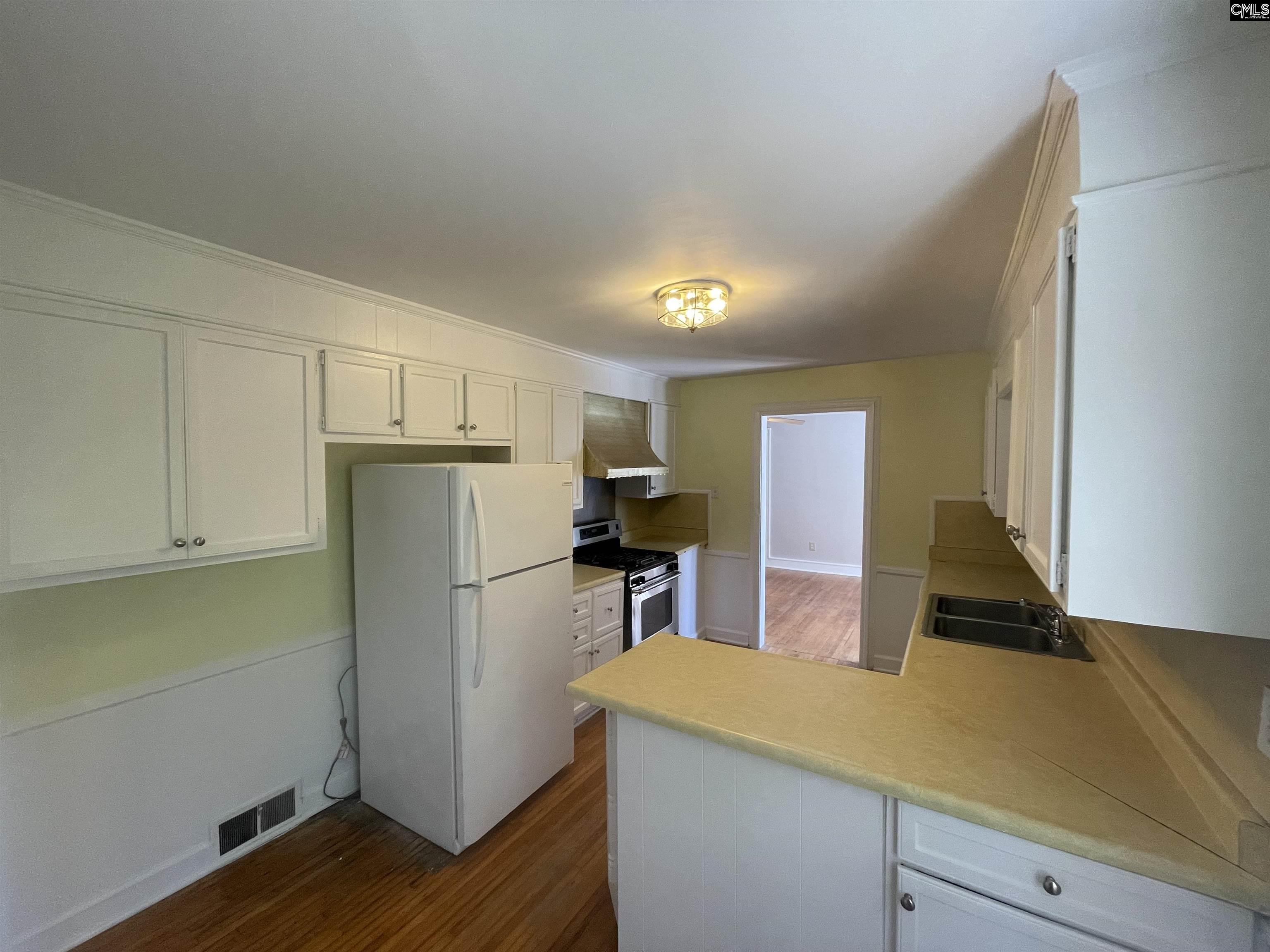 4140 Hickory Street Columbia, SC 29205-4221