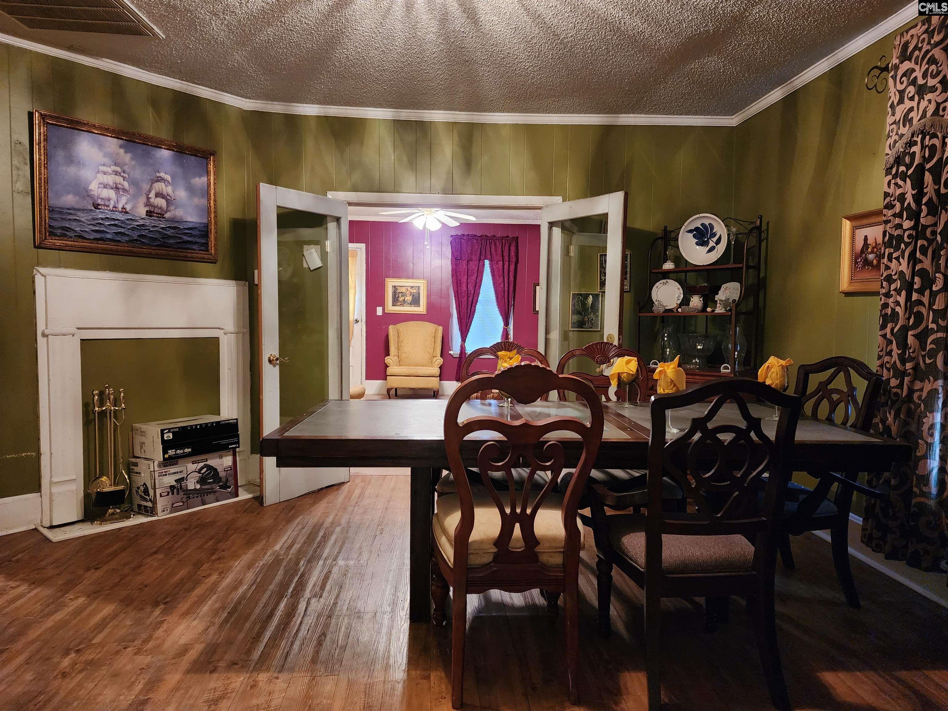 French doors to living rm