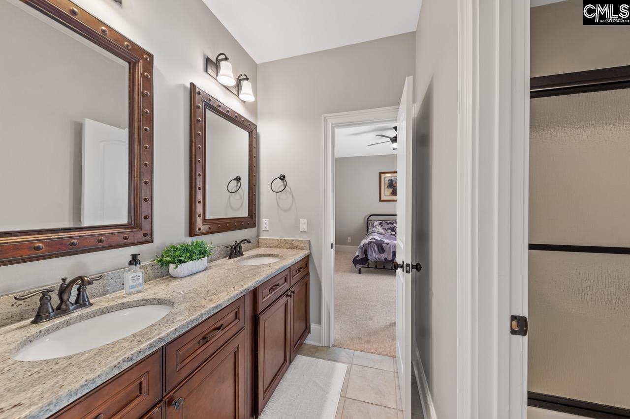 Jack n Jill with double vanities