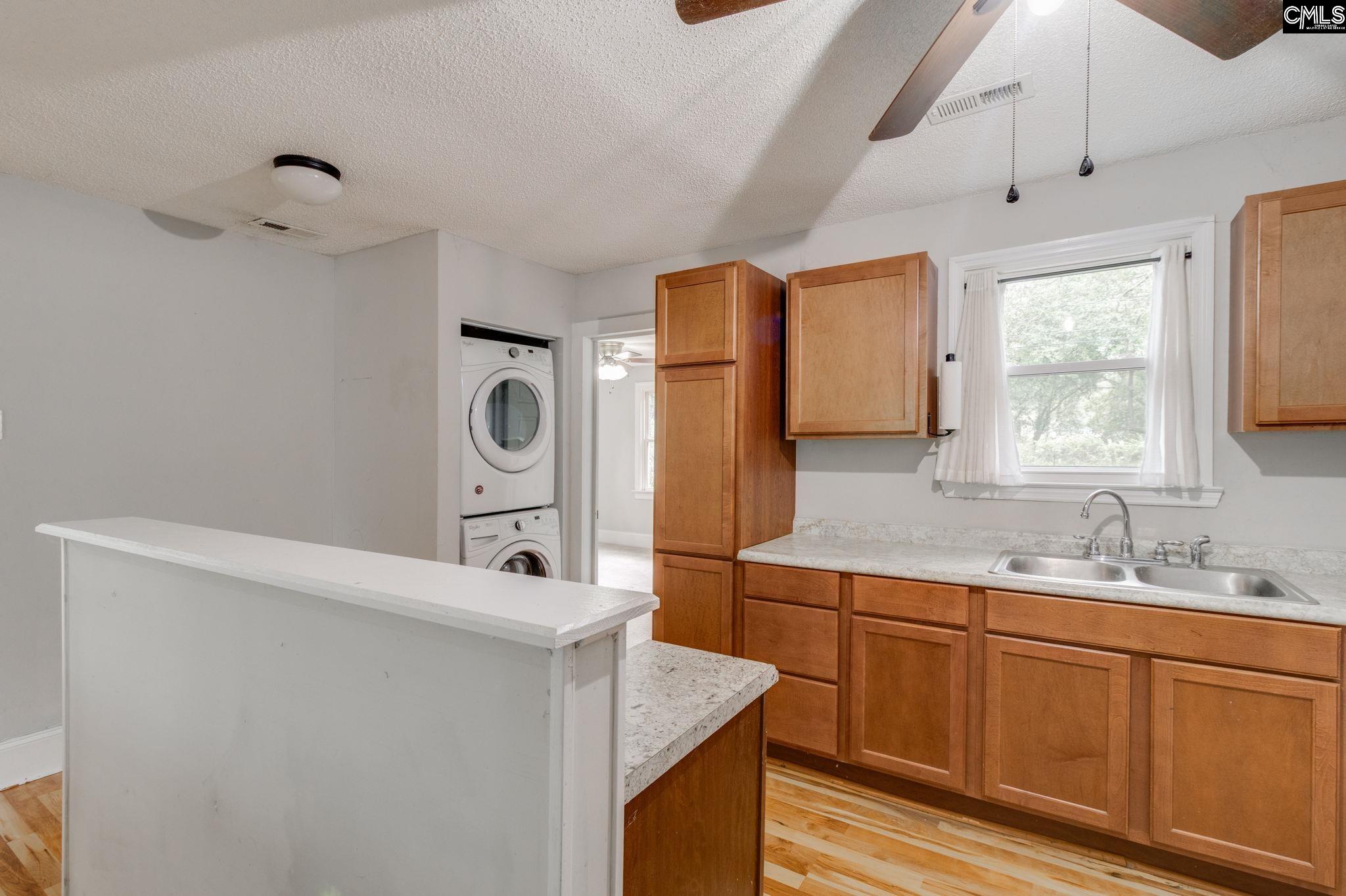 27 Rose Drive Columbia, SC 29205-4535
