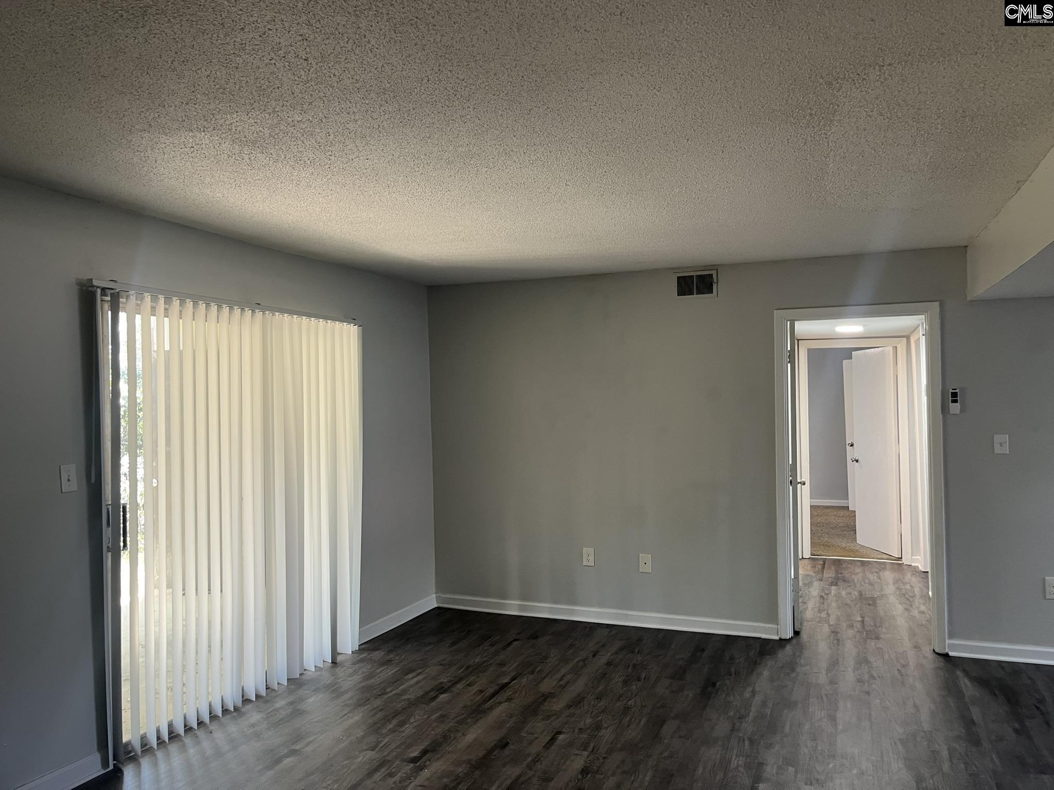 listing main picture