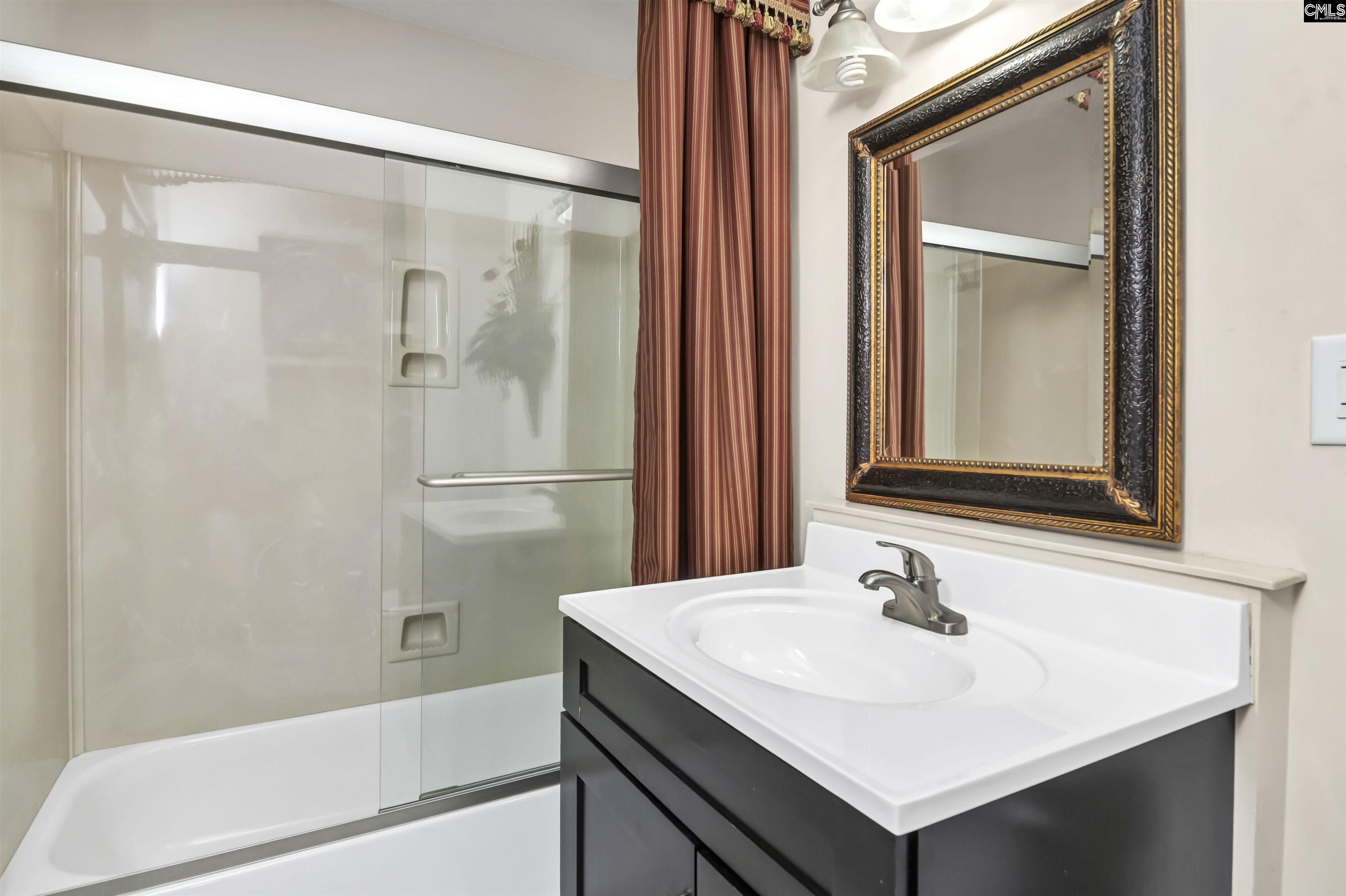 Master bath tub/shower combo
