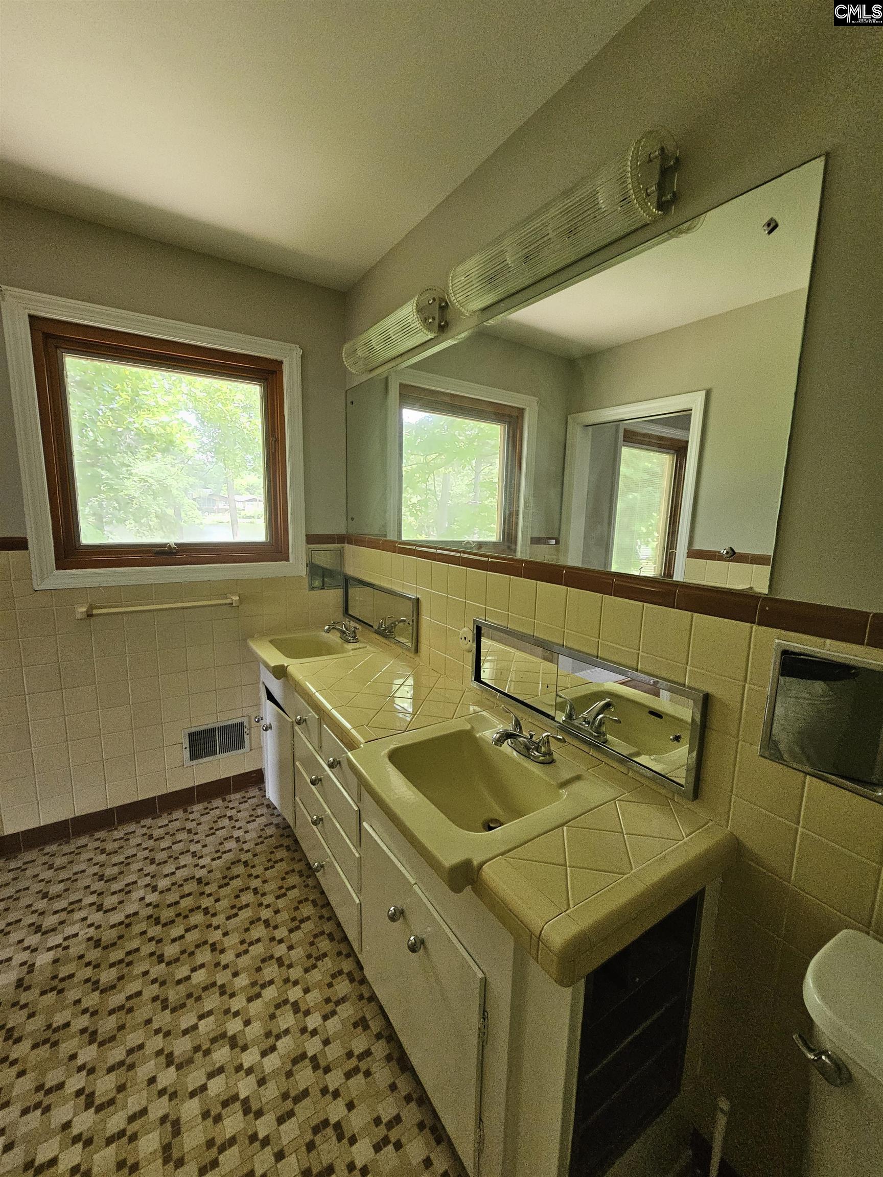 219 Tram Road Columbia, SC 29210