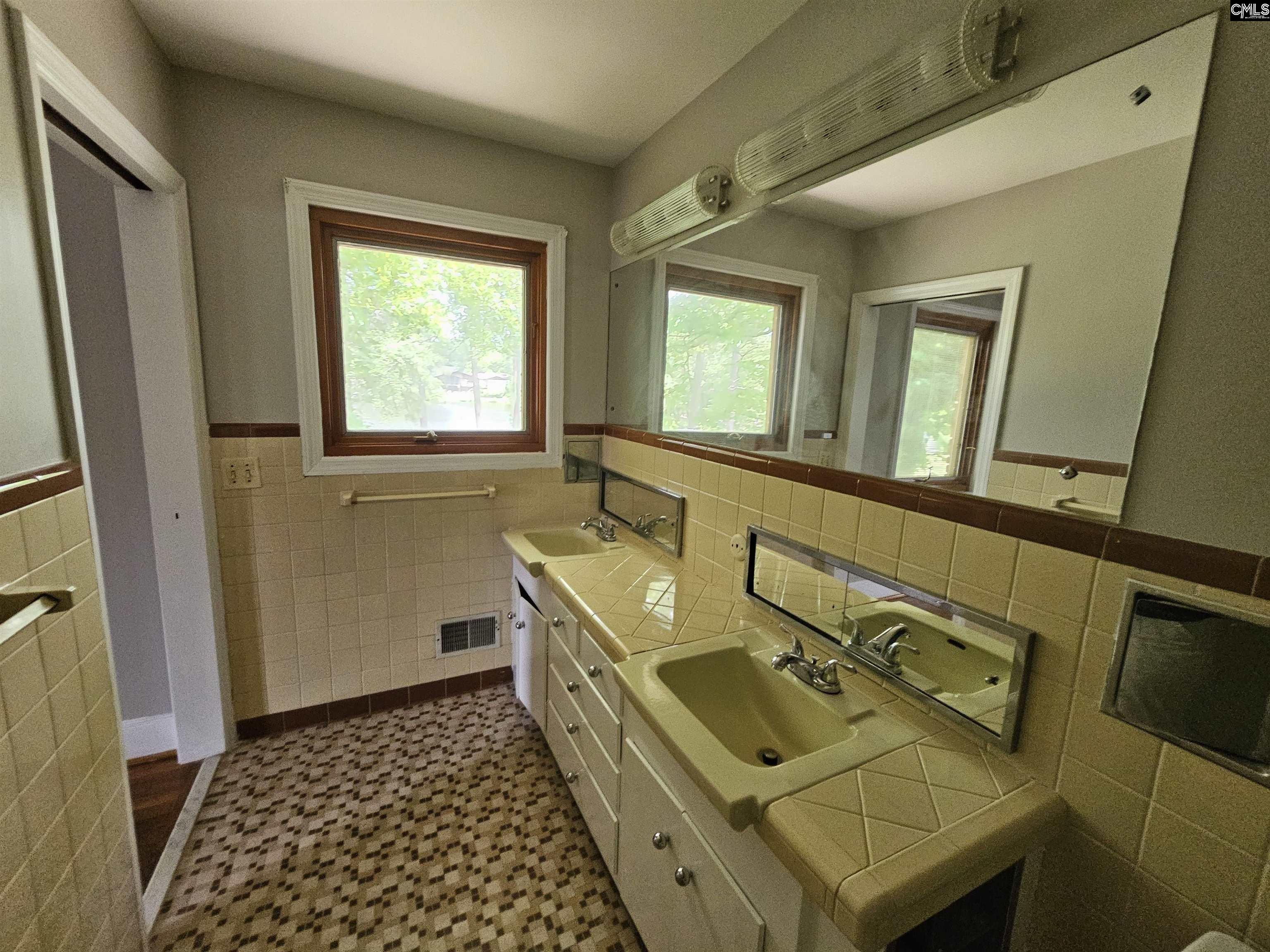 219 Tram Road Columbia, SC 29210