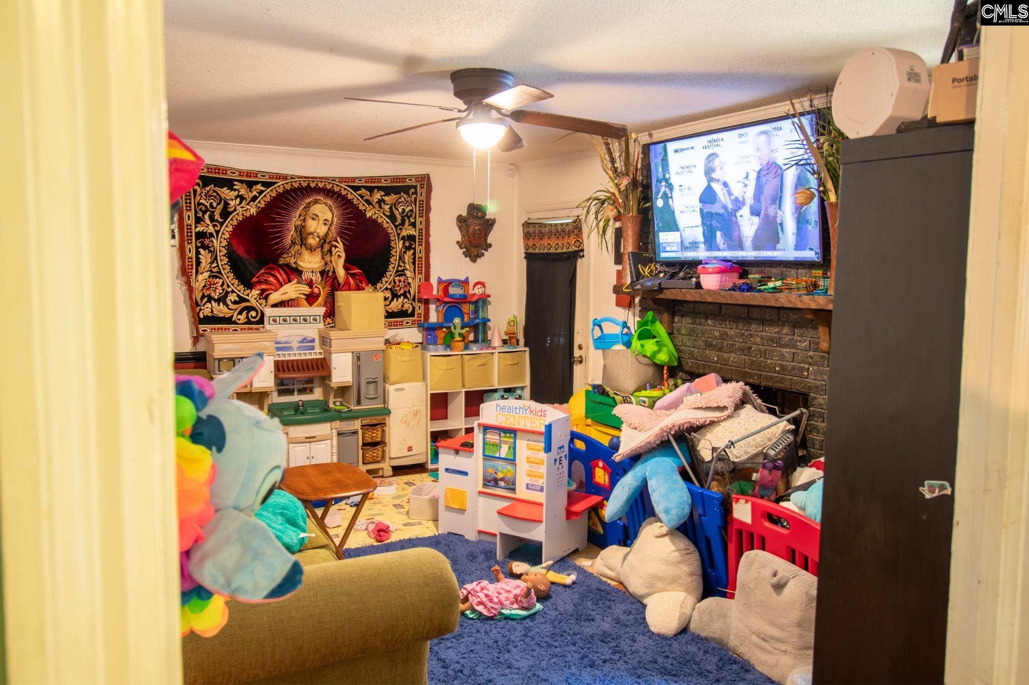 Huge spacious family room with fireplace, and ceiling fan!
