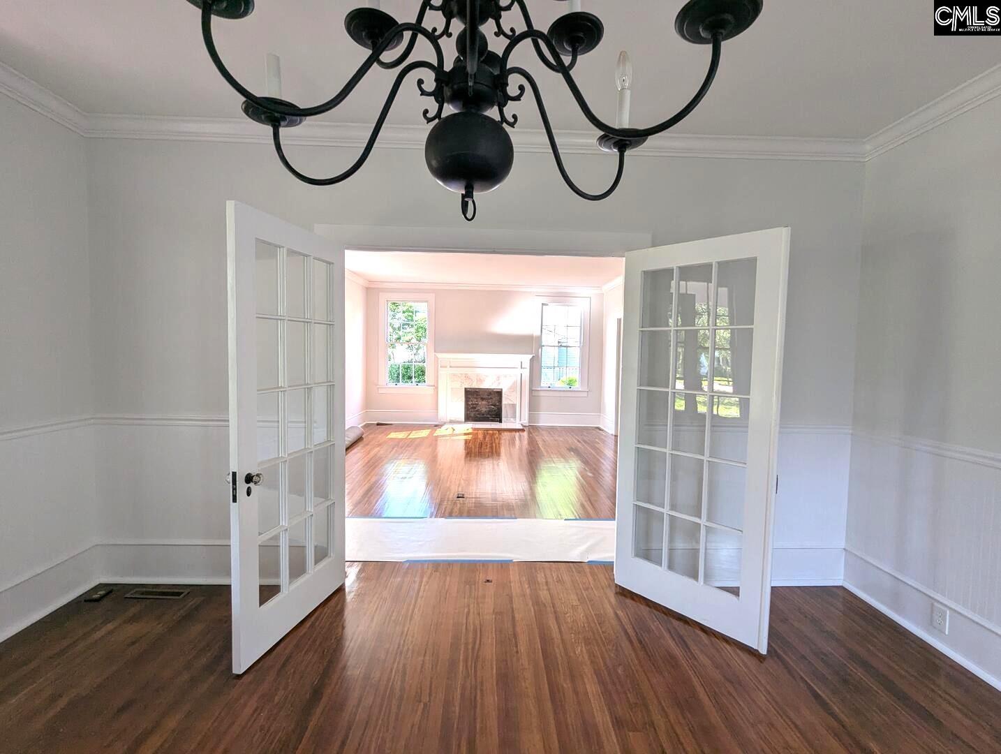 This is taken in the dining room, looking into the living room.