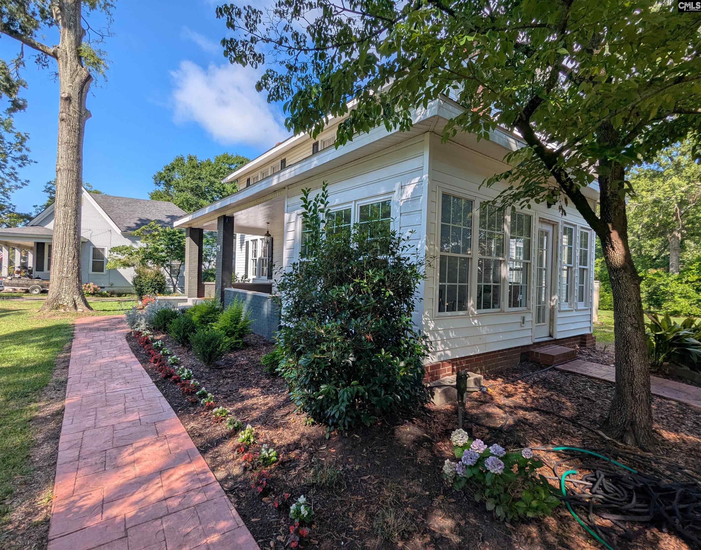 Showing the side and walkway