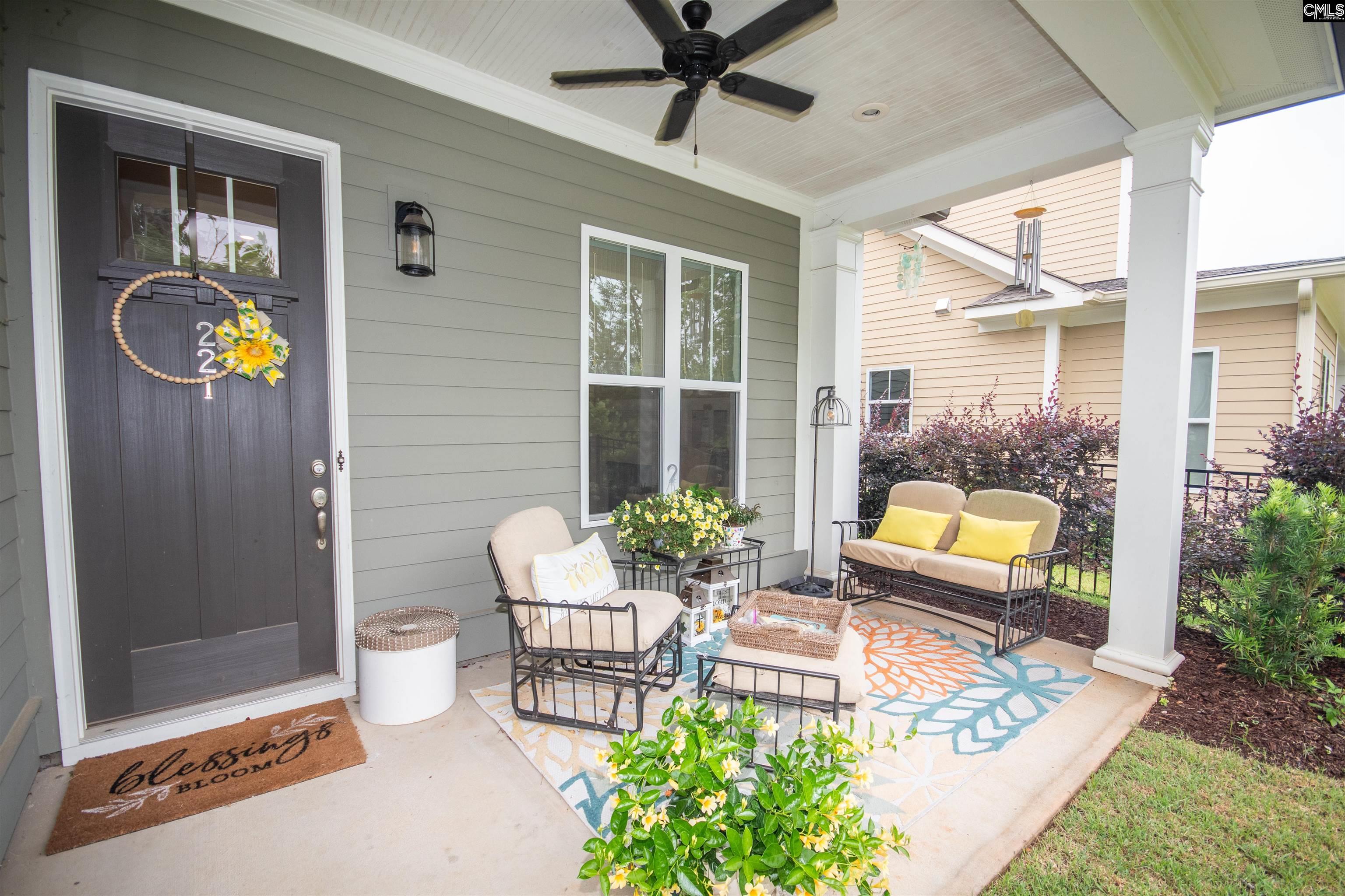 Overlooking one of the walking trails in SRC and peaceful greenspace.  Wonderful privacy!