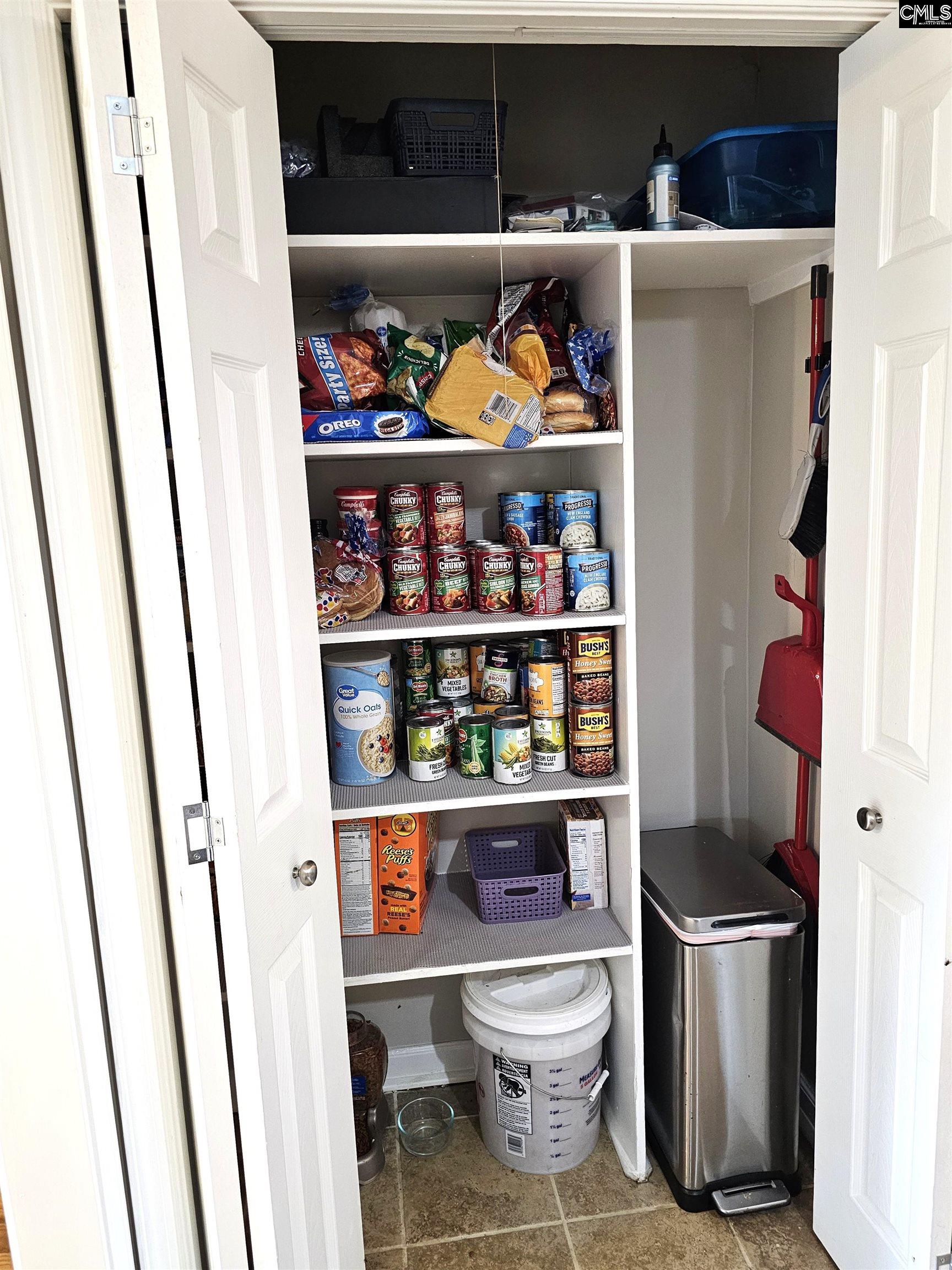 Yes, it has a Pantry!