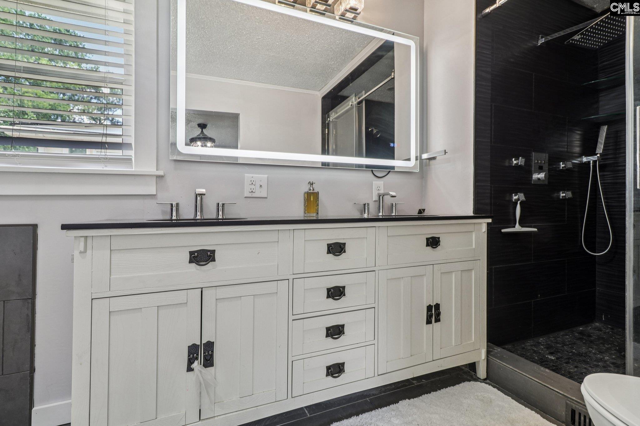 2032 Pinewood Street Cayce, SC 29033