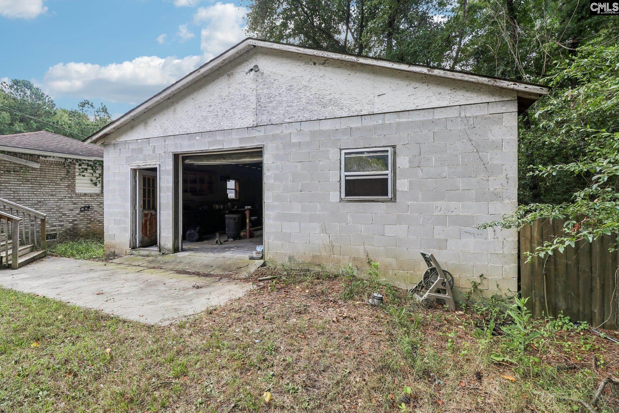 2032 Pinewood Street Cayce, SC 29033