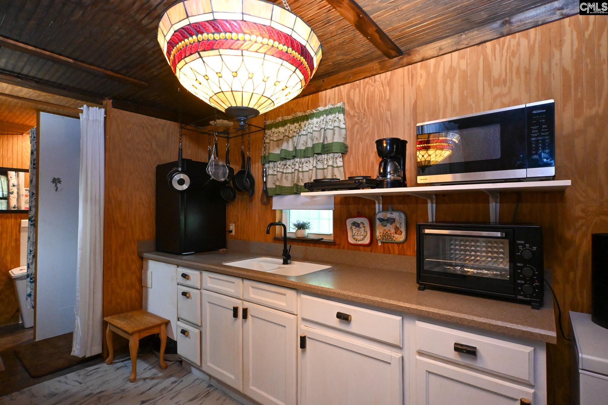527 Wise Road St. Matthews, SC 29135