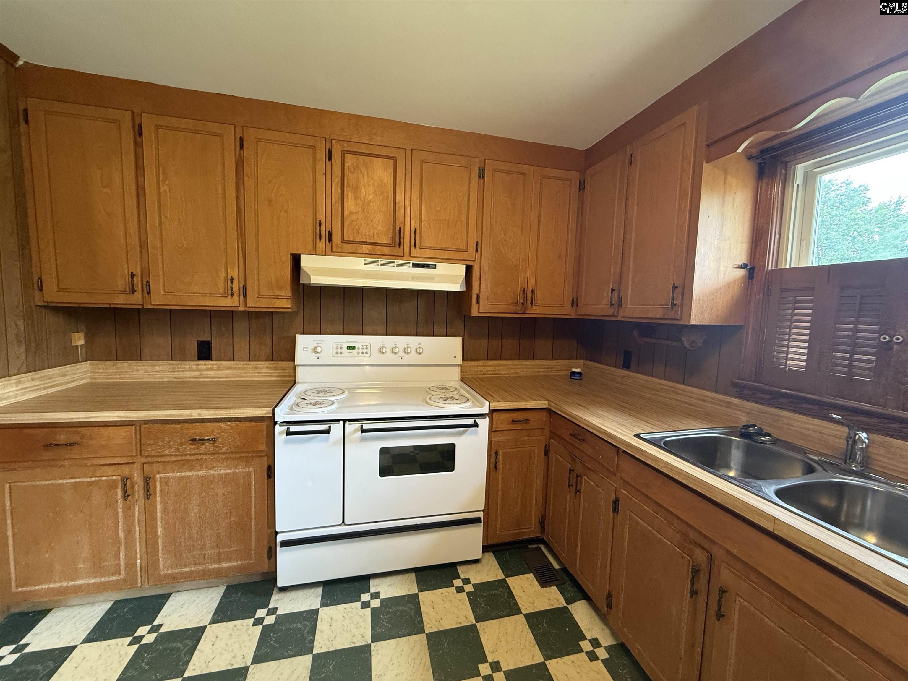 31 Lake Street Whitmire, SC 29178