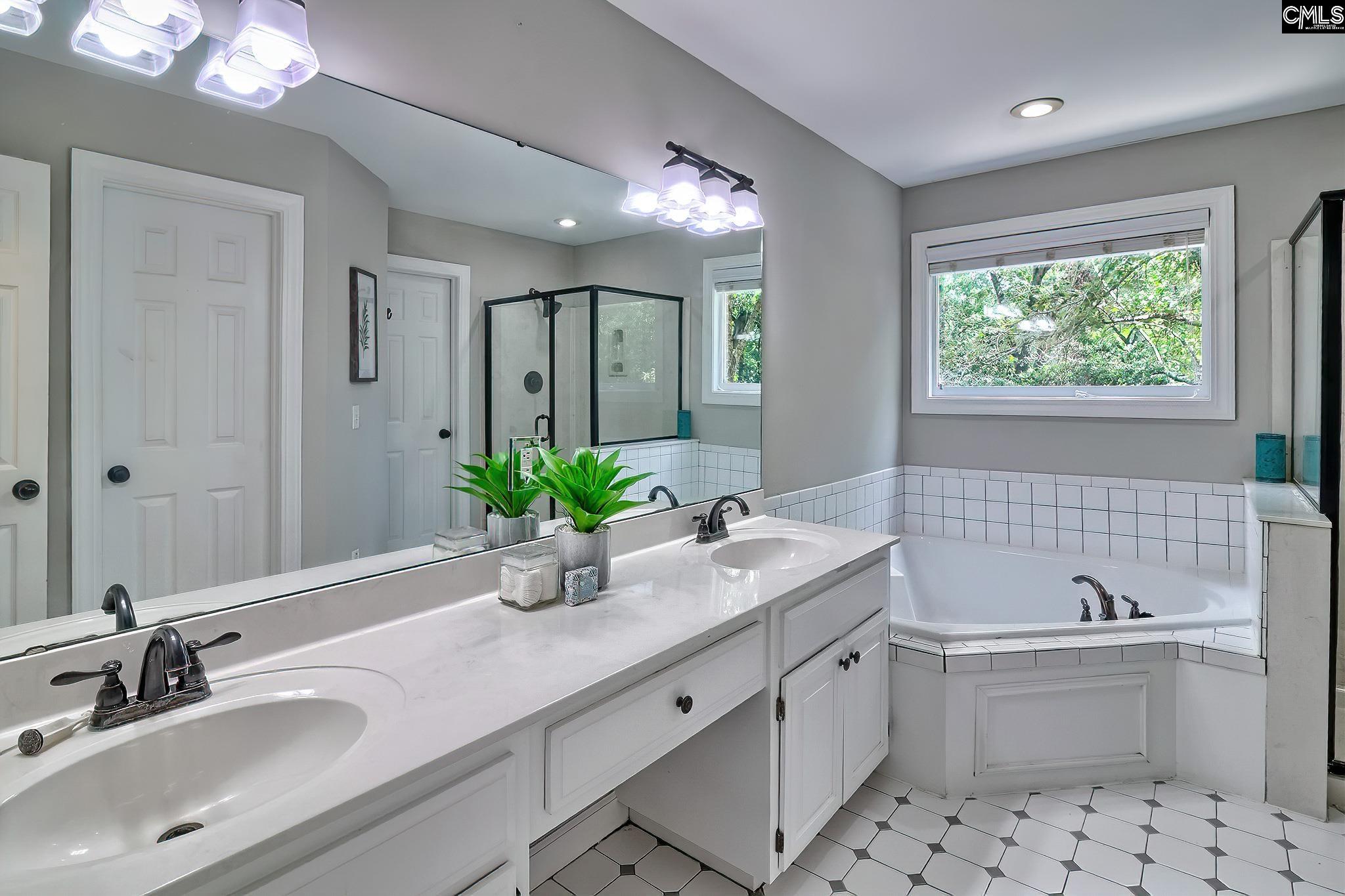 504 Queens Court Lexington, SC 29072