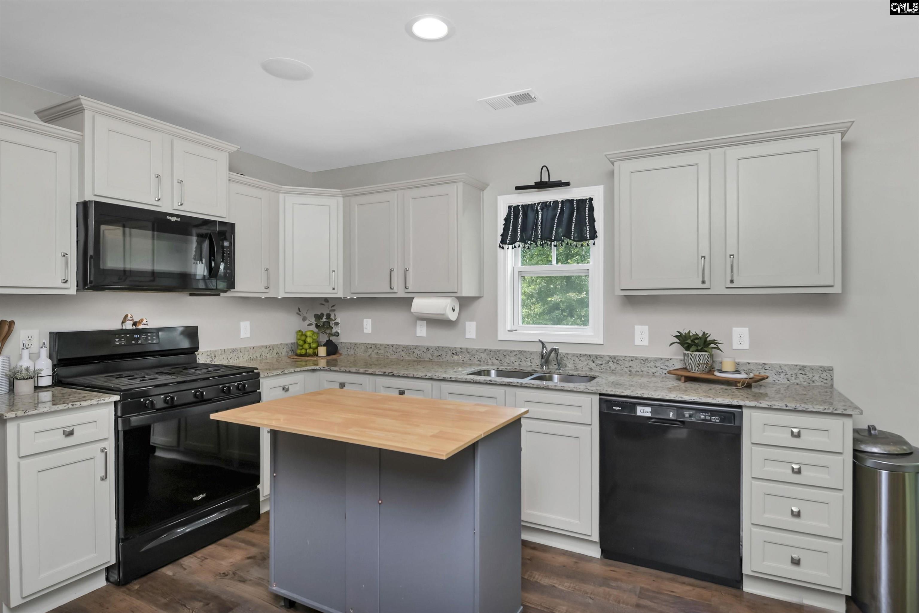 1452 Green Valley Way Lugoff, SC 29078