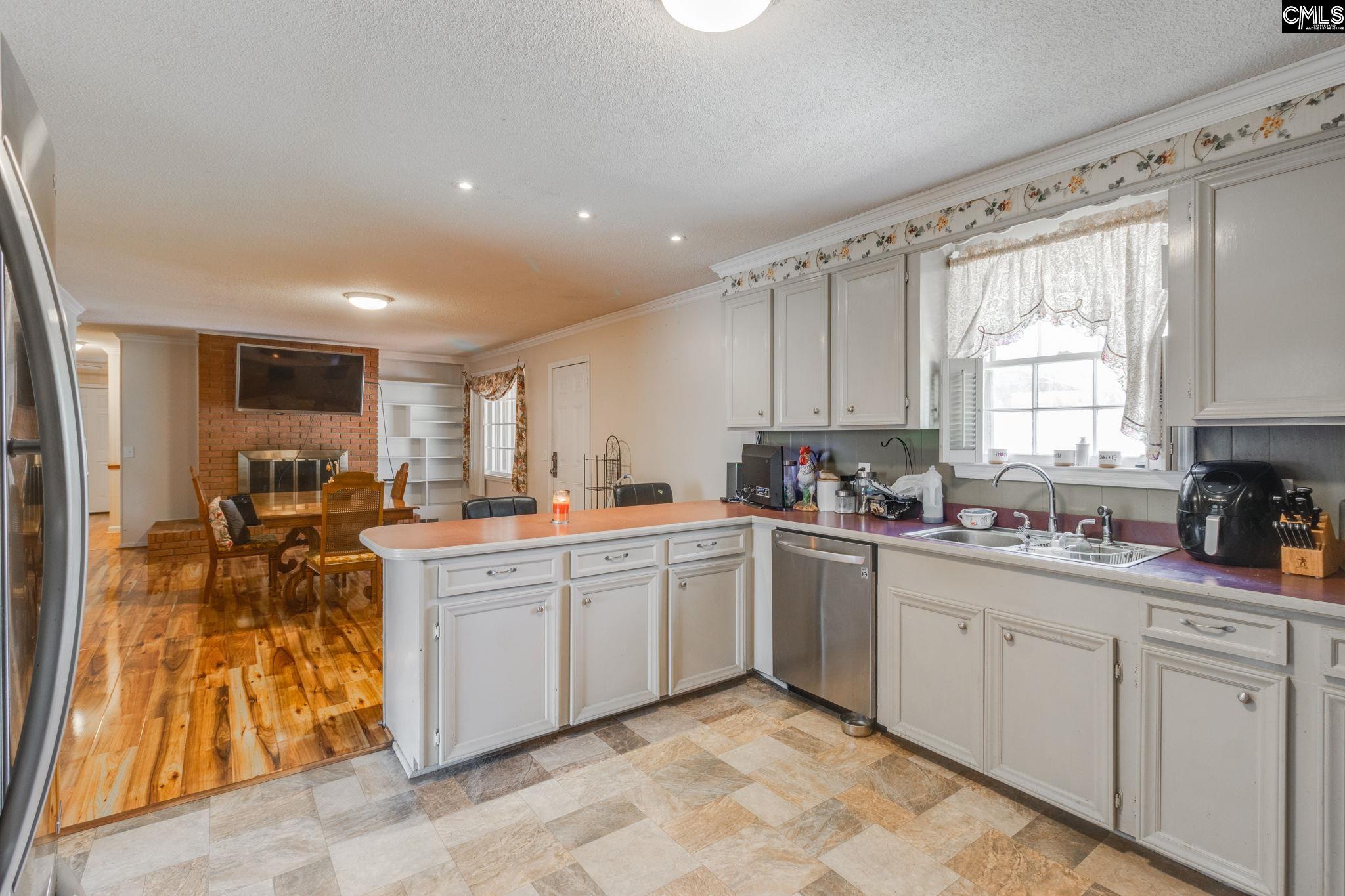 5413 Old Leesburg Road Hopkins, SC 29061