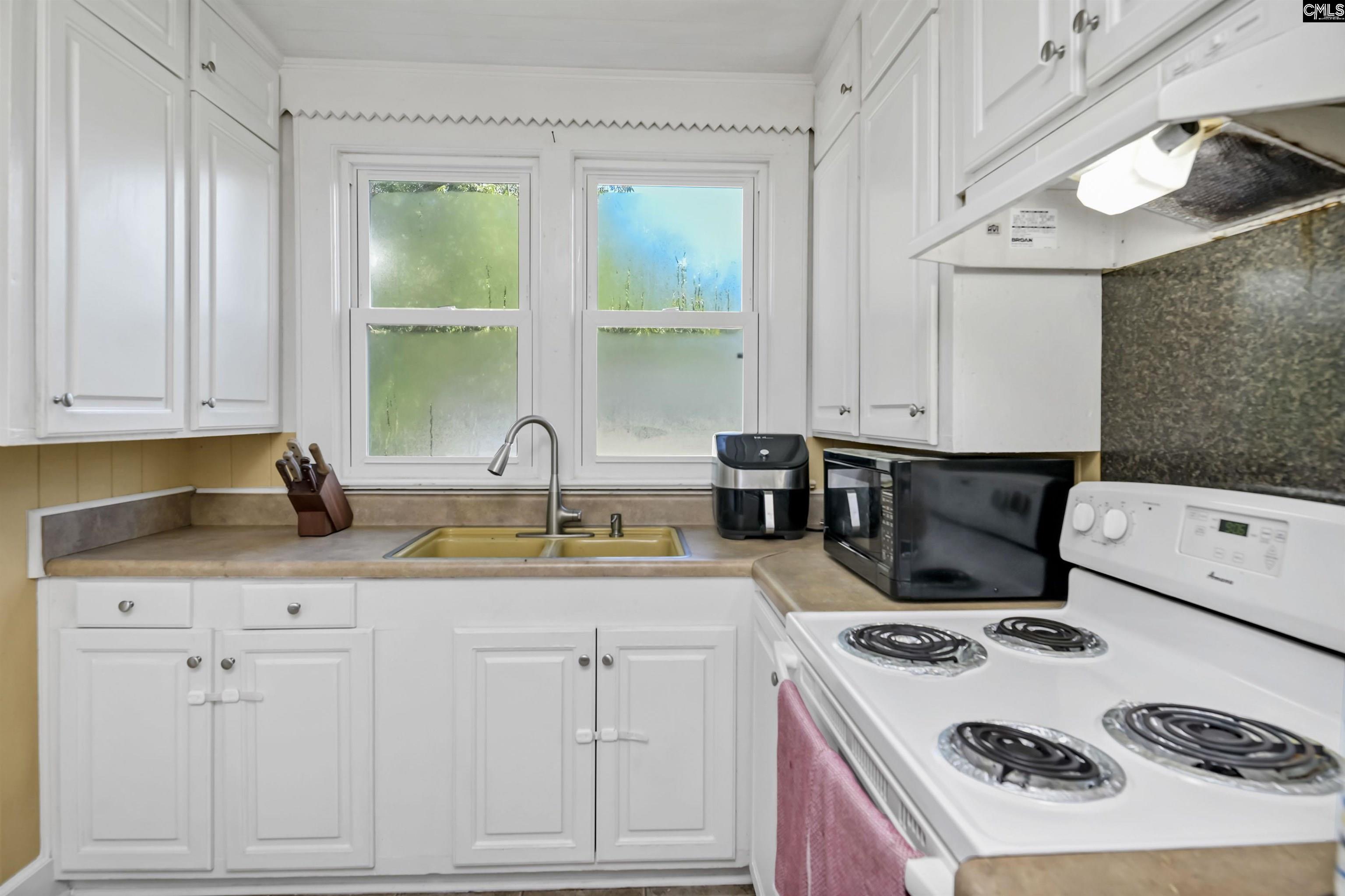 637 E Church Street Leesville, SC 29070