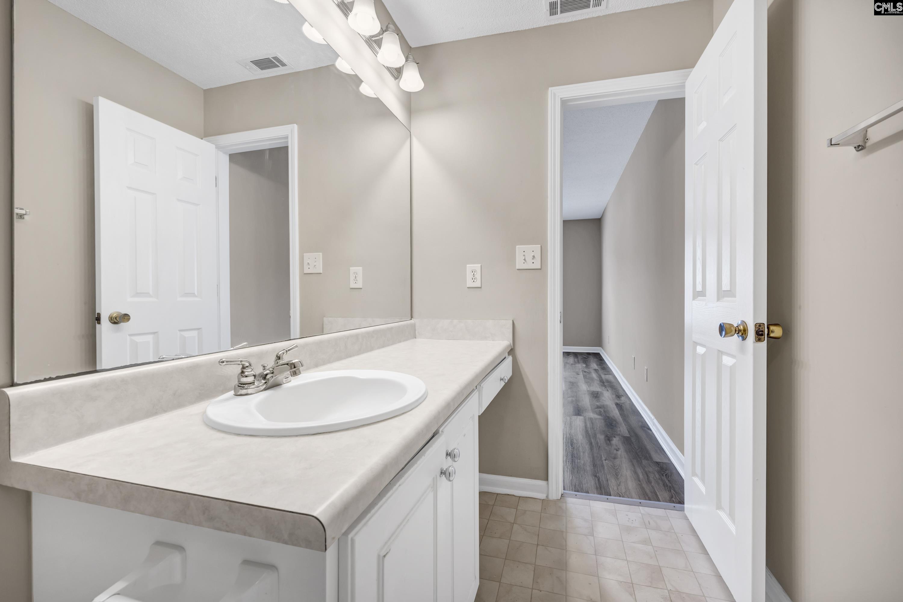 17 Hampton Oaks Place Columbia, SC 29212
