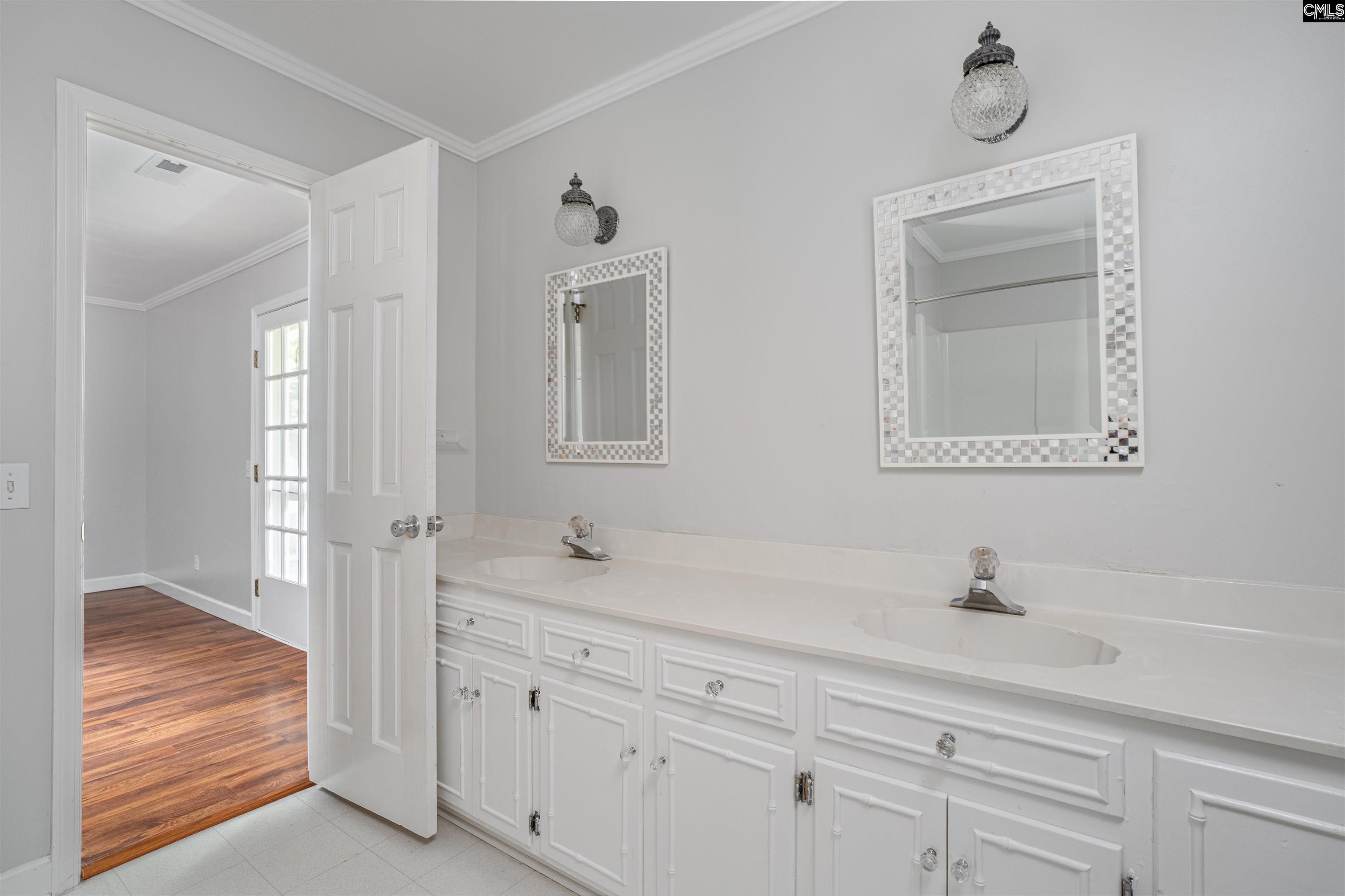 62 Dogwood Acres Trail St. Matthews, SC 29135
