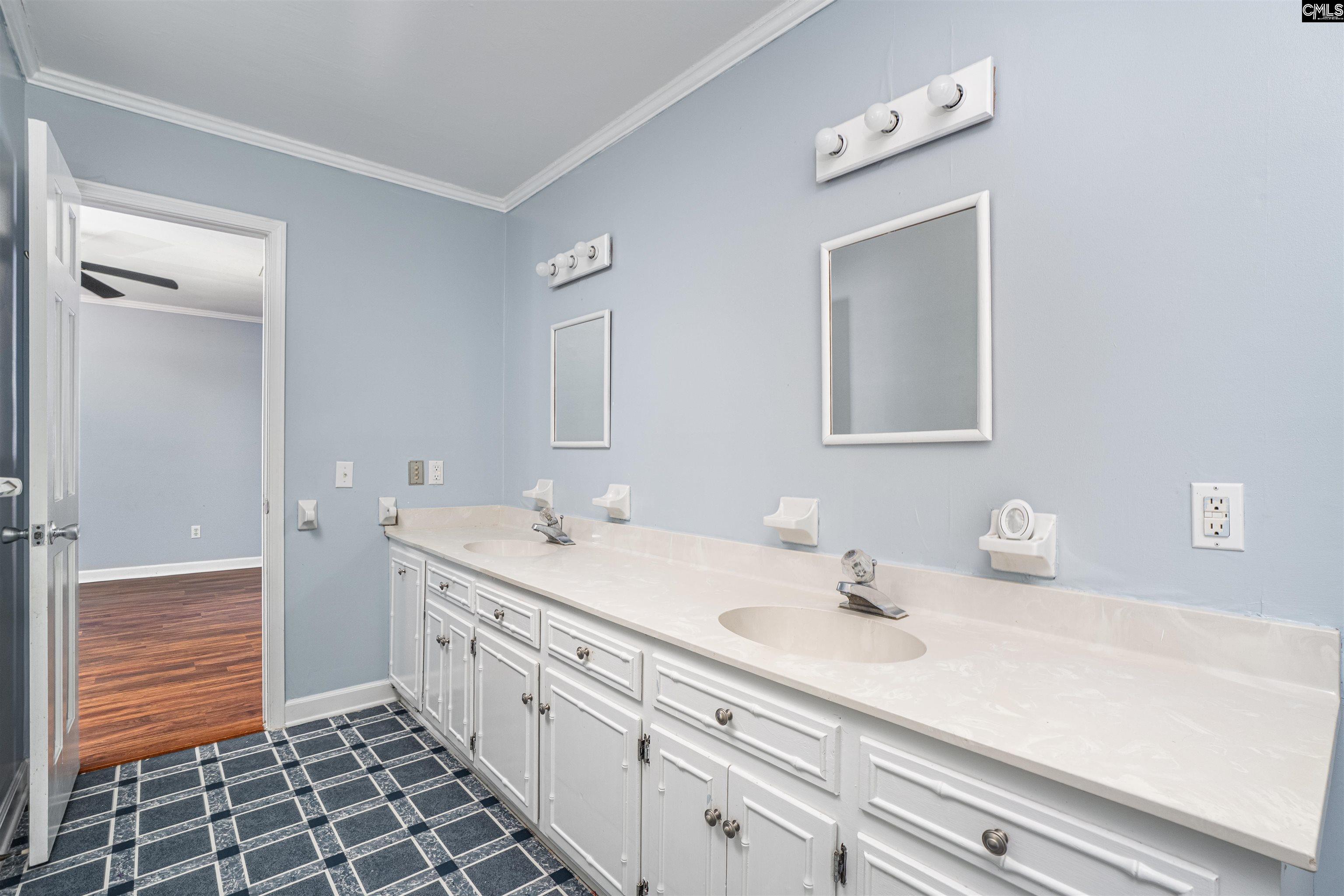 62 Dogwood Acres Trail St. Matthews, SC 29135