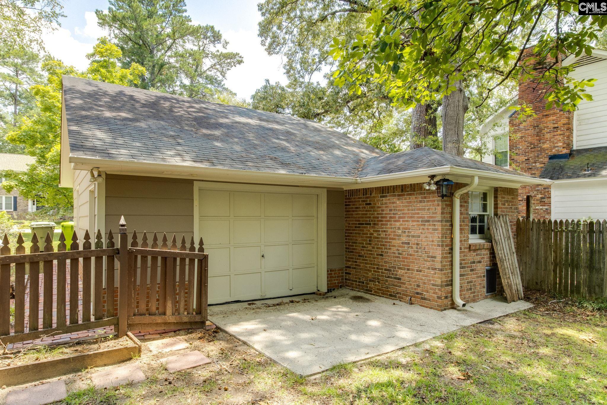 221 Hampton Trace Lane Columbia, SC 29209