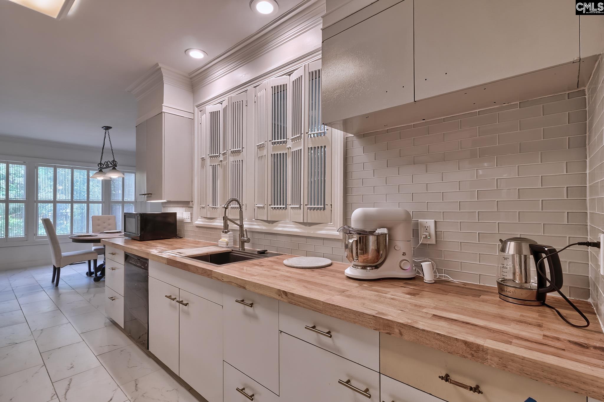 28 Quinine Hill Columbia, SC 29204