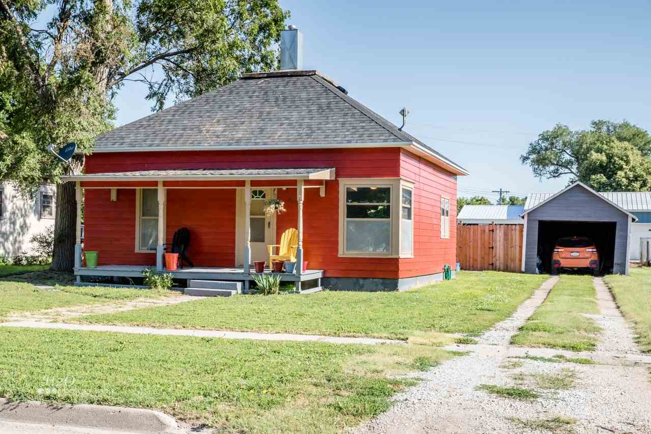 706 ELM ST., ARAPAHOE, NE 68922 Warner Real Estate