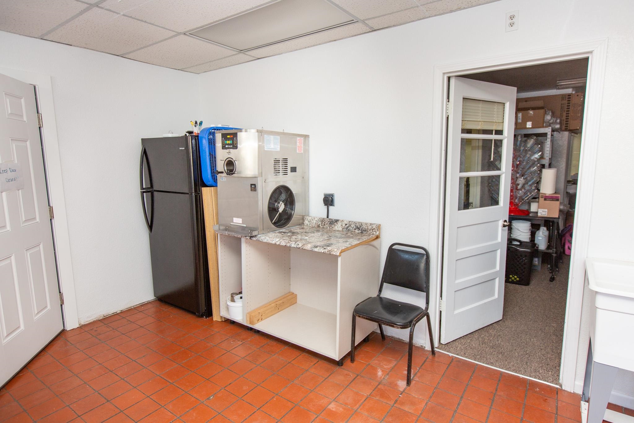 414 W B STREET, MCCOOK, NE 69001